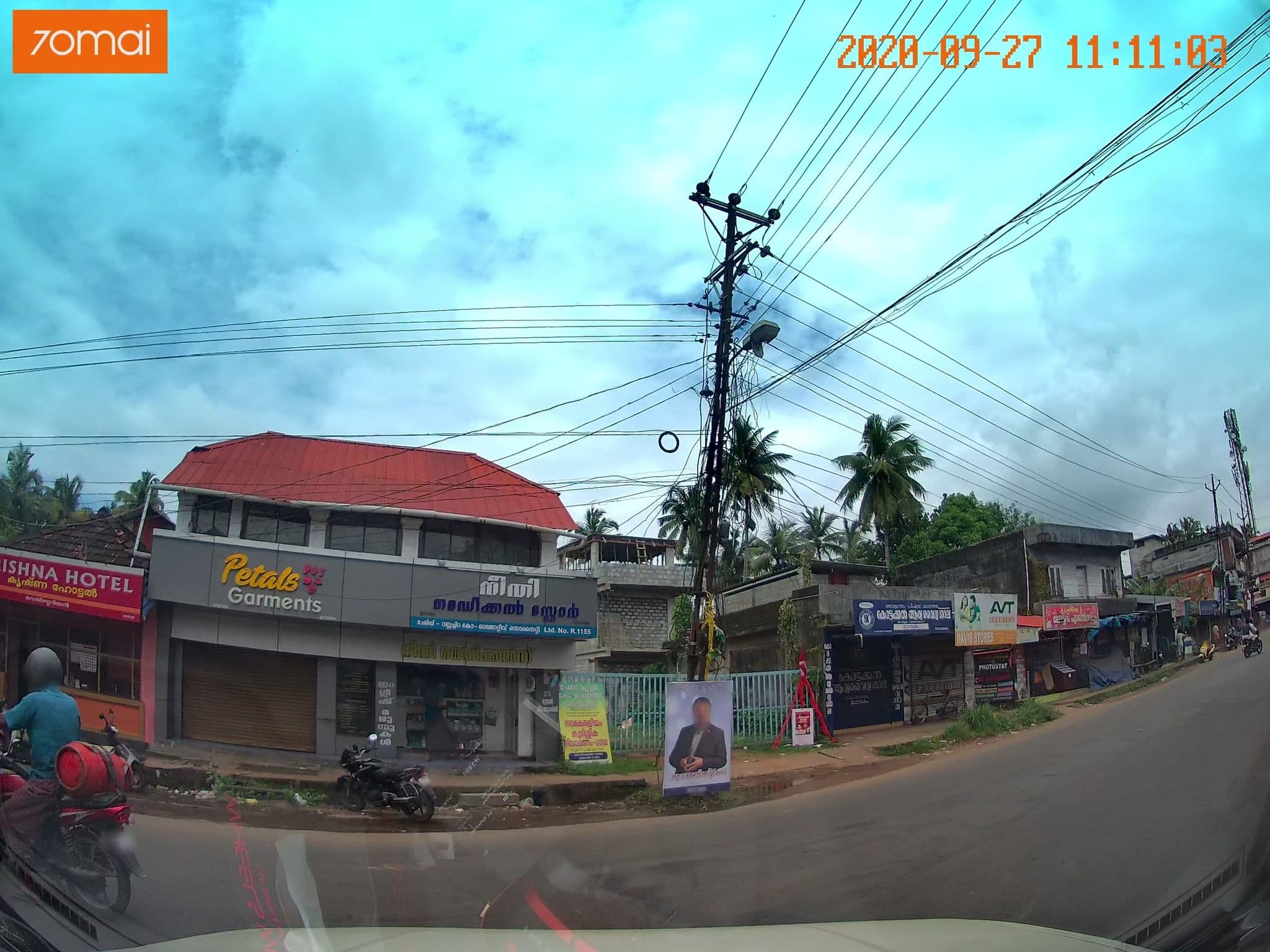 Street view near Krishna Hotel, Vallachira — © johnichan (CC BY-SA · Mapillary)