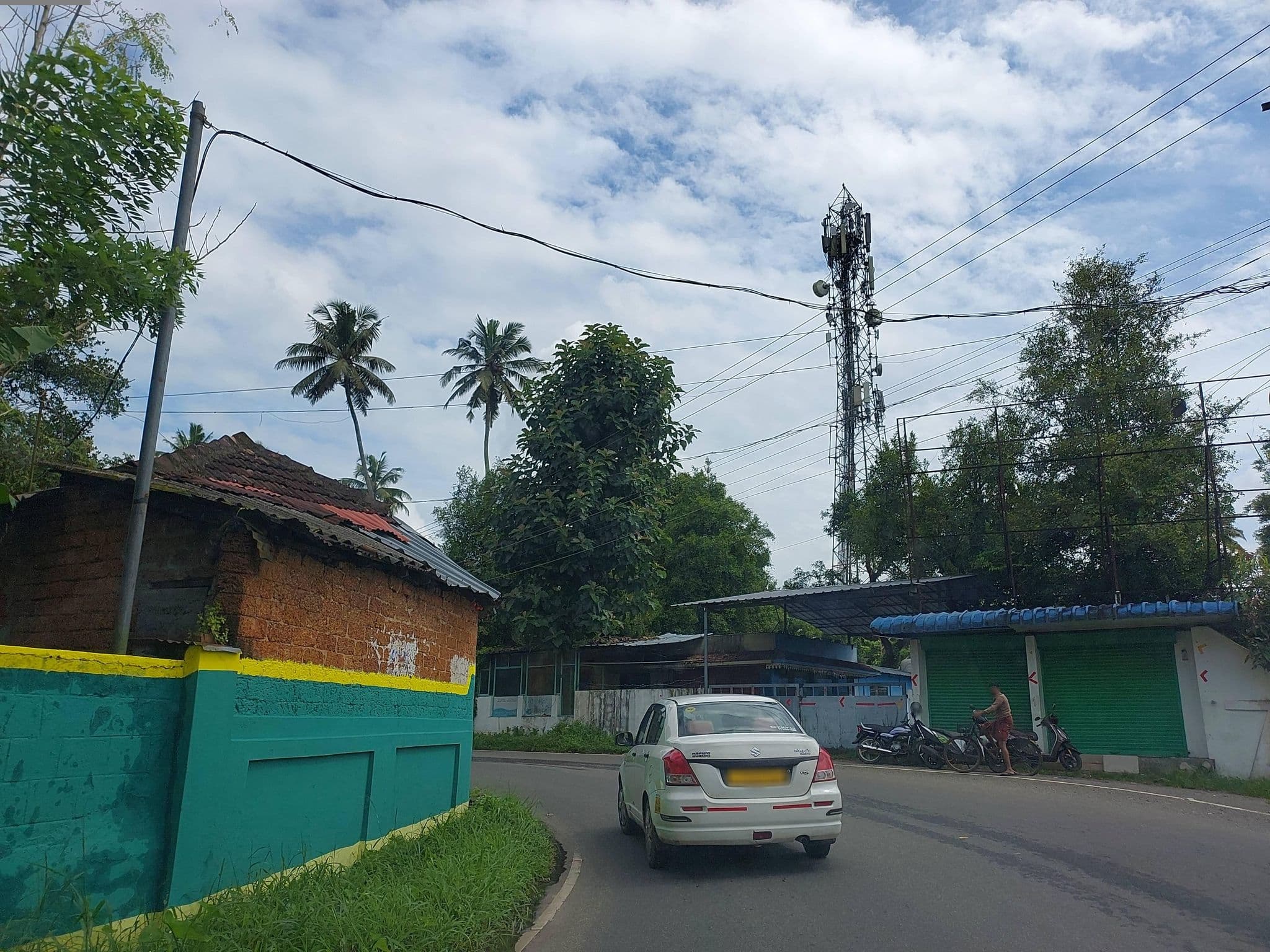 Street view near Hotel Mihraj Halal, Nedumbassery — © V15 (CC BY-SA · Mapillary)