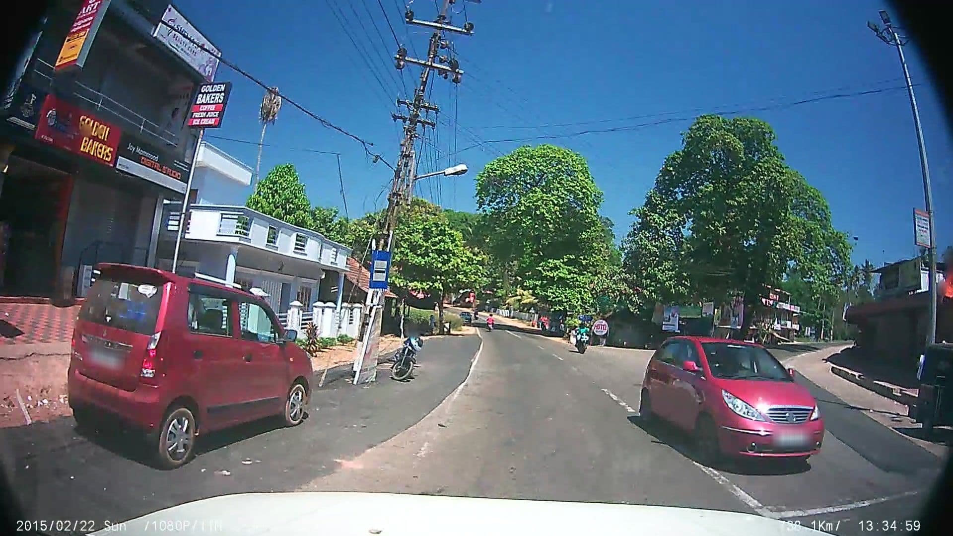 Street view near Janatha hotel, Paippad — © johnichan (CC BY-SA · Mapillary)