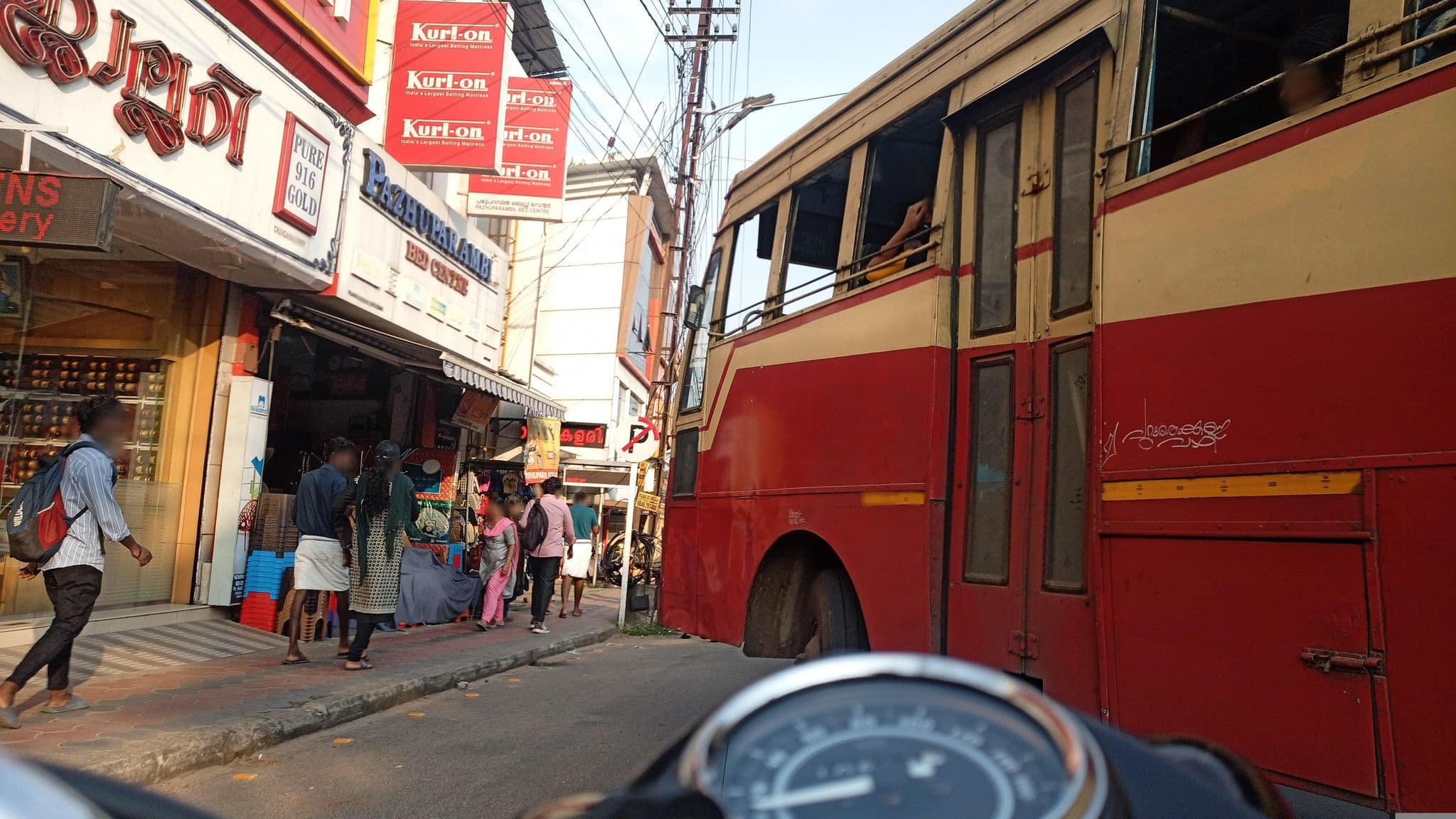 Street view near Golden Spoon, Changanācheri — © nandhusam (CC BY-SA · Mapillary)