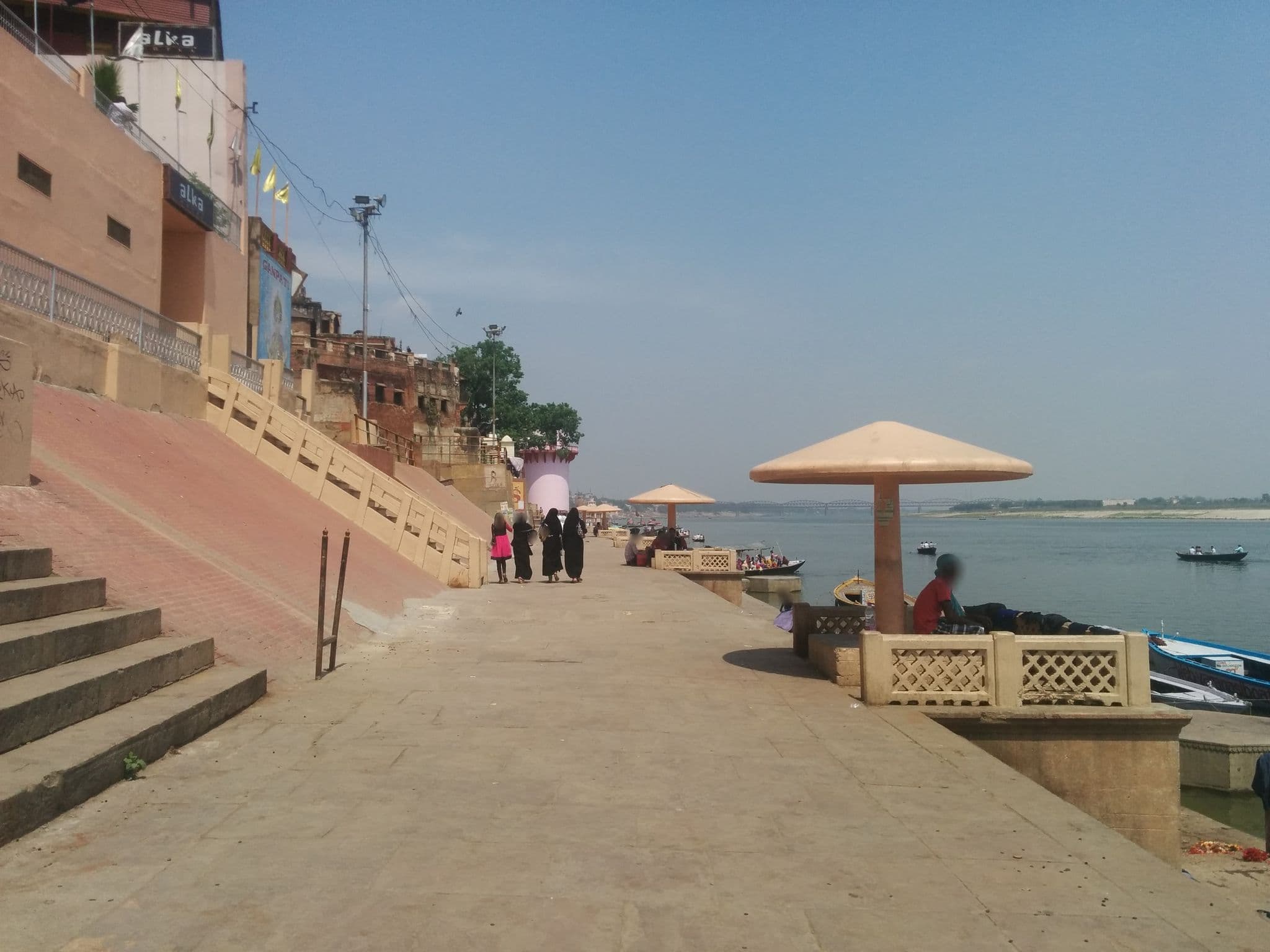 Street view near Ganpati Guest House, Varanasi