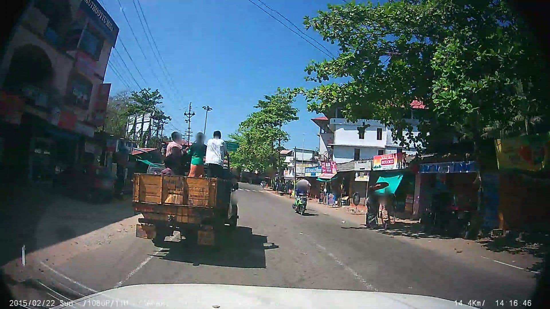 Street view near hotel bazar, Puthuppally — © johnichan (CC BY-SA · Mapillary)