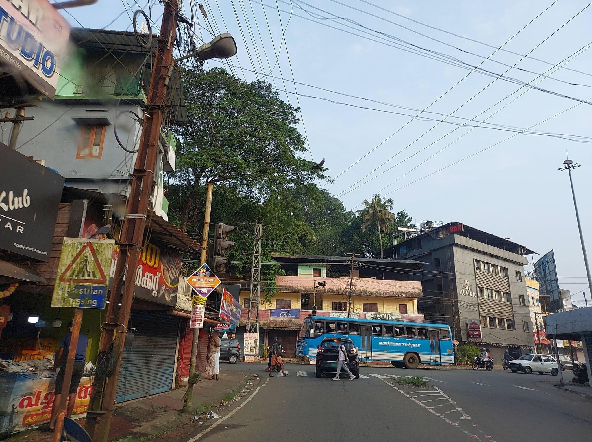 Street view near Royal Bakers,Priya Hotel, Puthuppally — © V15 (CC BY-SA · Mapillary)