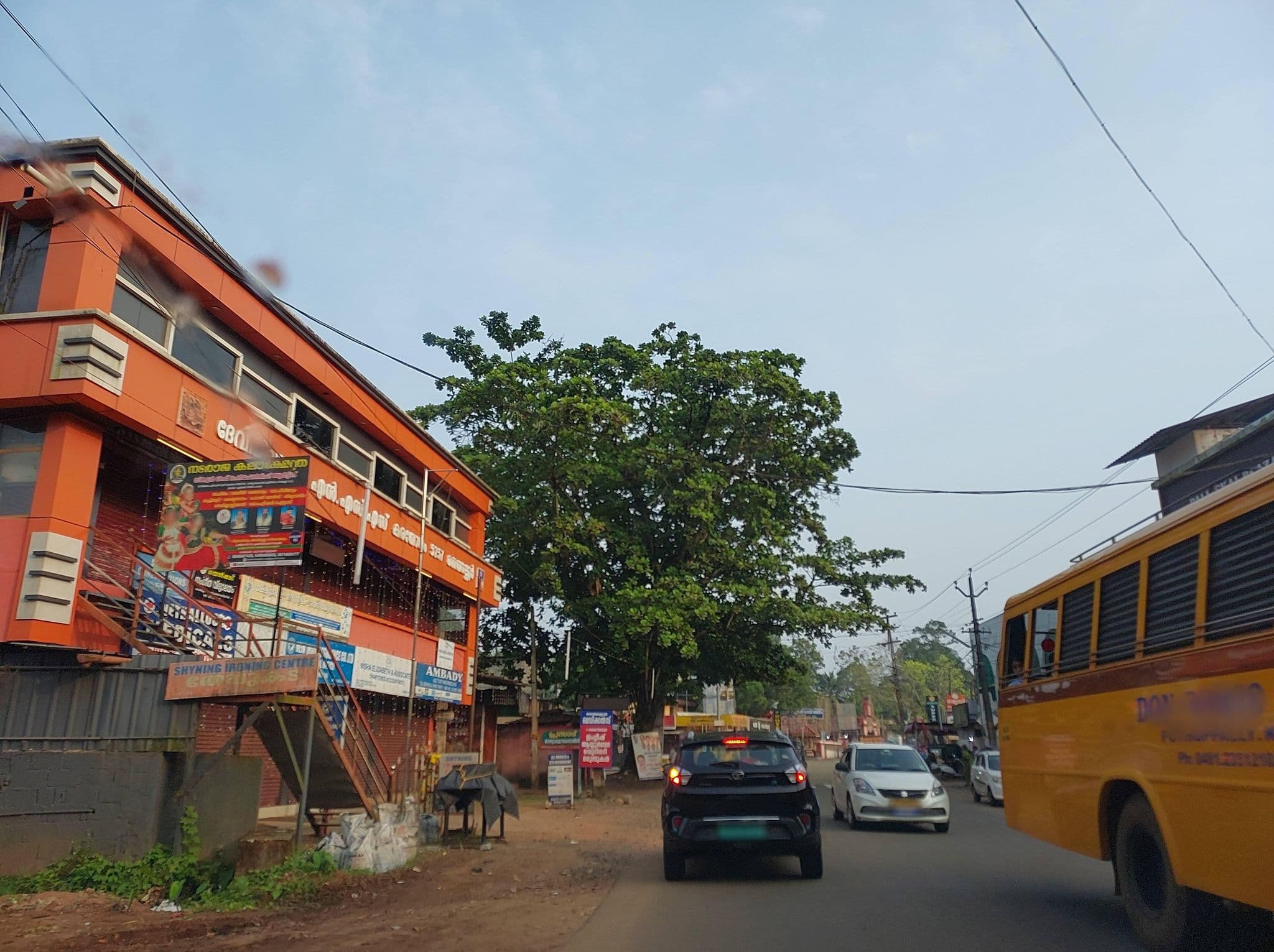 Street view near Padippura hotel, Puthuppally — © V15 (CC BY-SA · Mapillary)