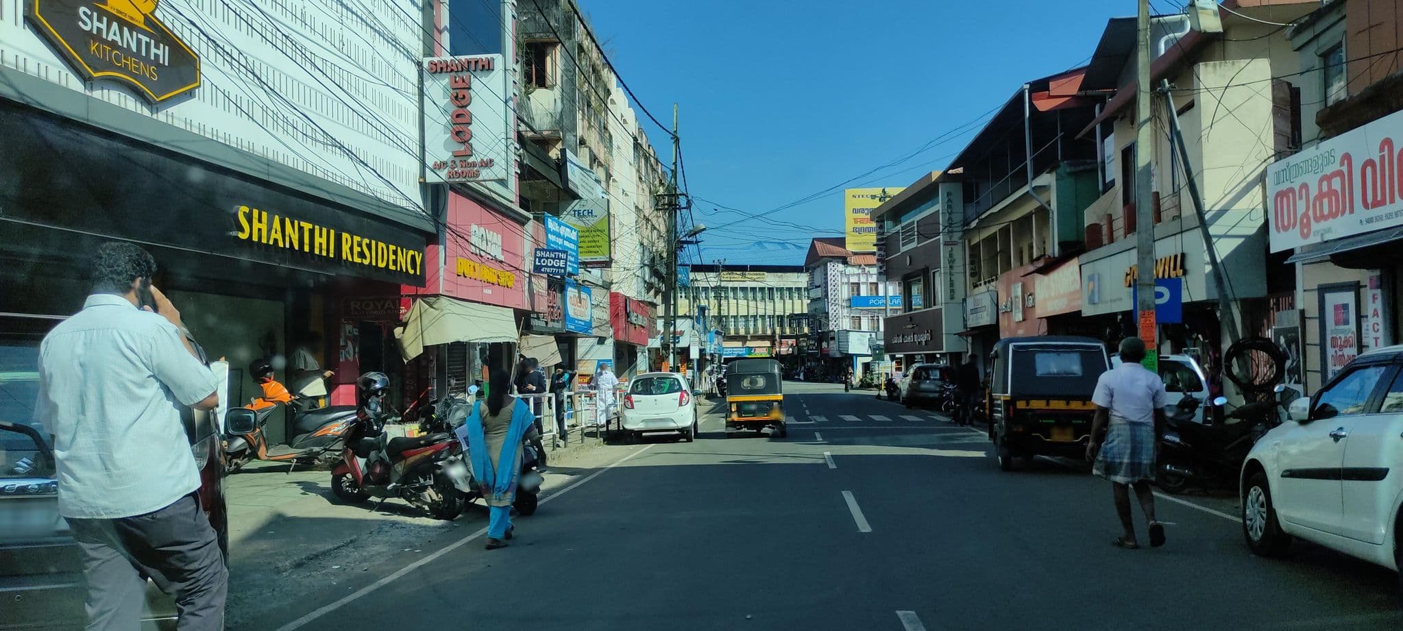 Street view near Shanthi Hotel & Lodge, Pathanāmthitta — © V15 (CC BY-SA · Mapillary)