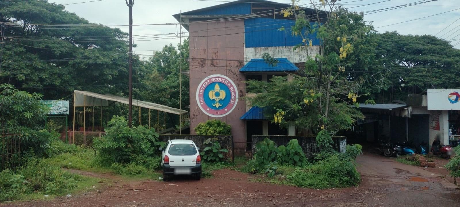 Street view near VIJAYA BAKERS;Government College Women Hostel, Madhūru — © Smijo_Saji (CC BY-SA · Mapillary)
