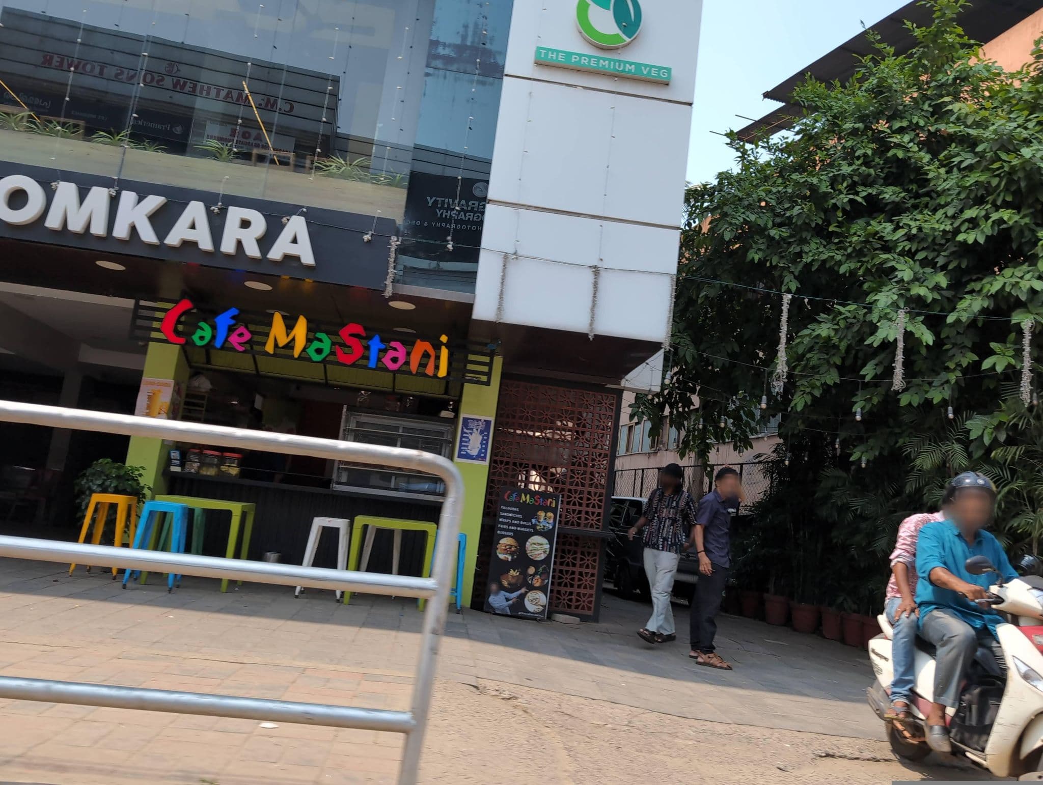 Street view near Hotel Omkara -The Premium Vegetarian, Kozhikode — © TimPurves (CC BY-SA · Mapillary)