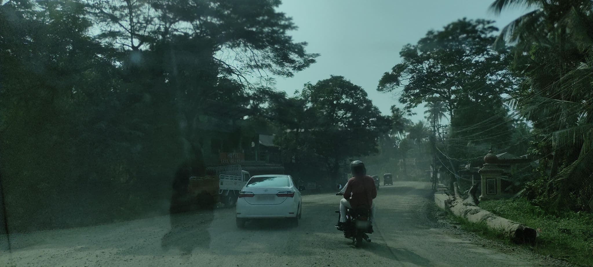 Street view near Sree Vallaba Hotel, Manipuzha, Tiruvalla — © V15 (CC BY-SA · Mapillary)