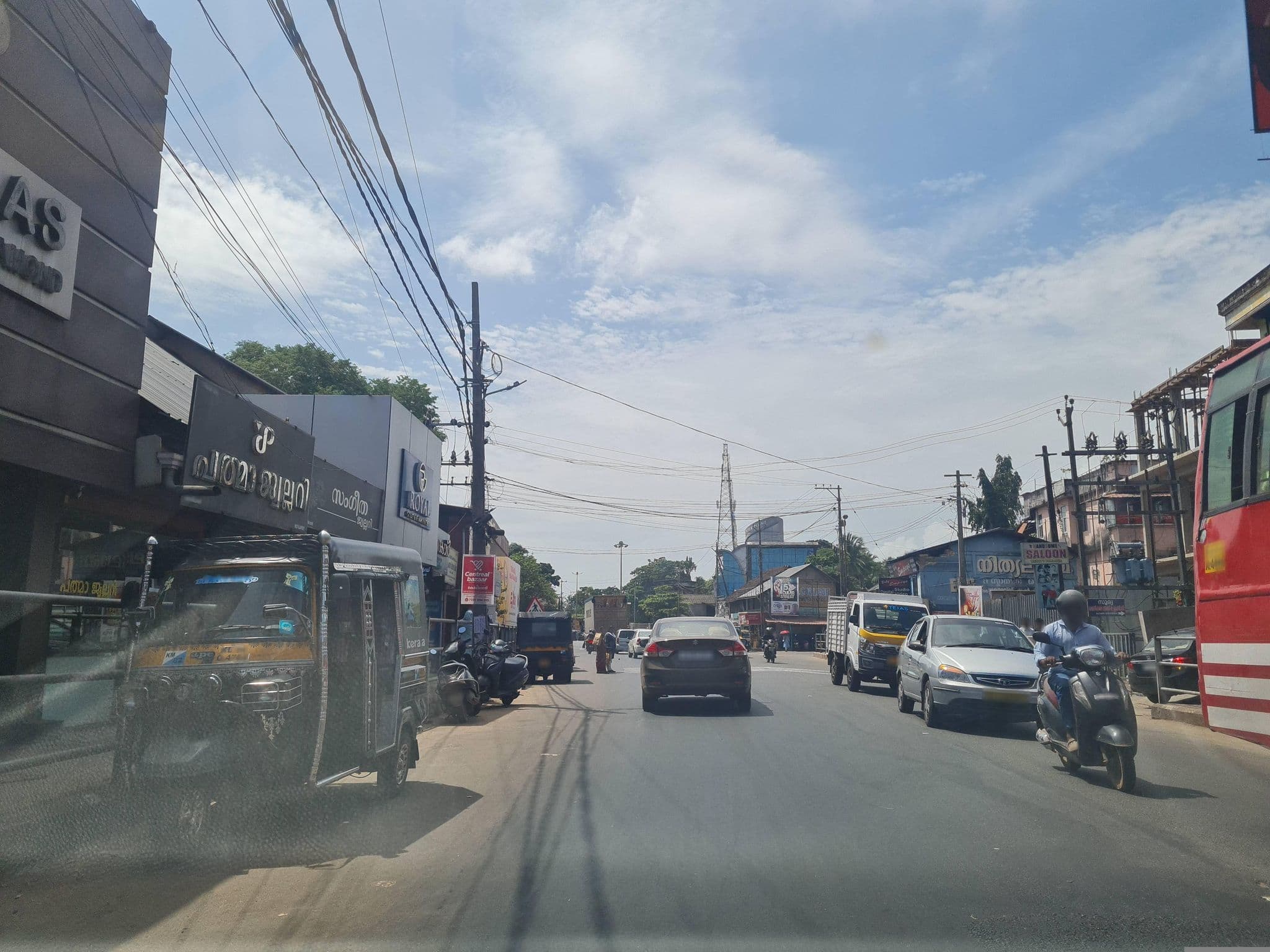 Street view near Hotel Plaza, Koyilandy — © dinshkm (CC BY-SA · Mapillary)