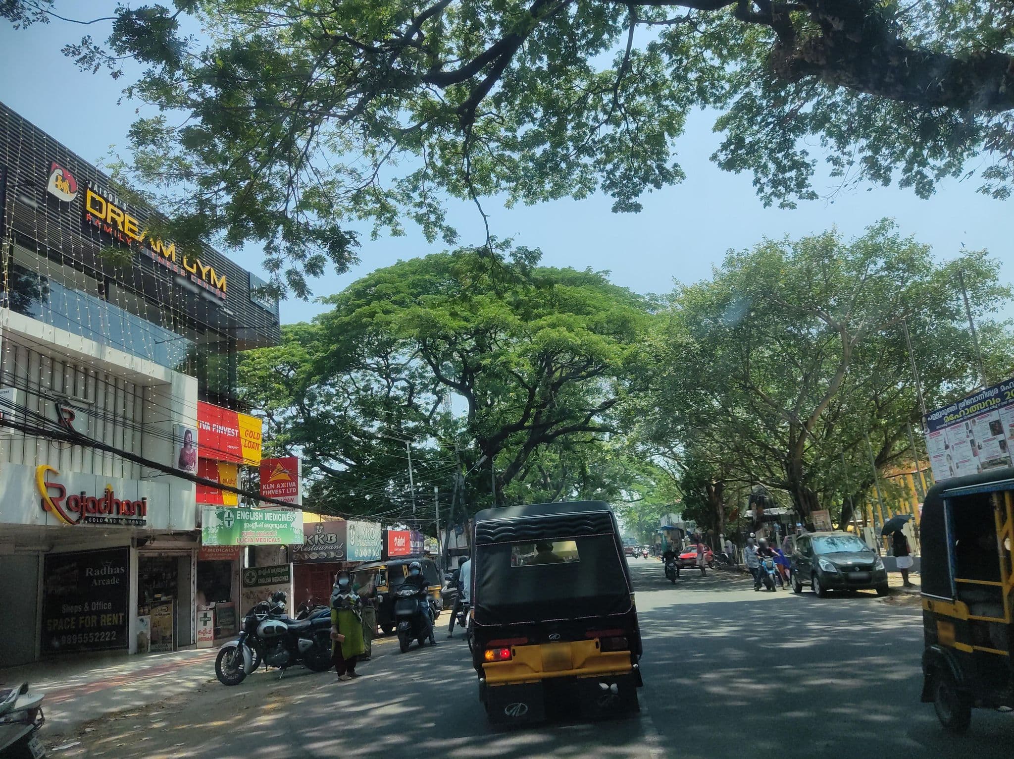 Street view near K K B Restarunt, Kochi — © V15 (CC BY-SA · Mapillary)