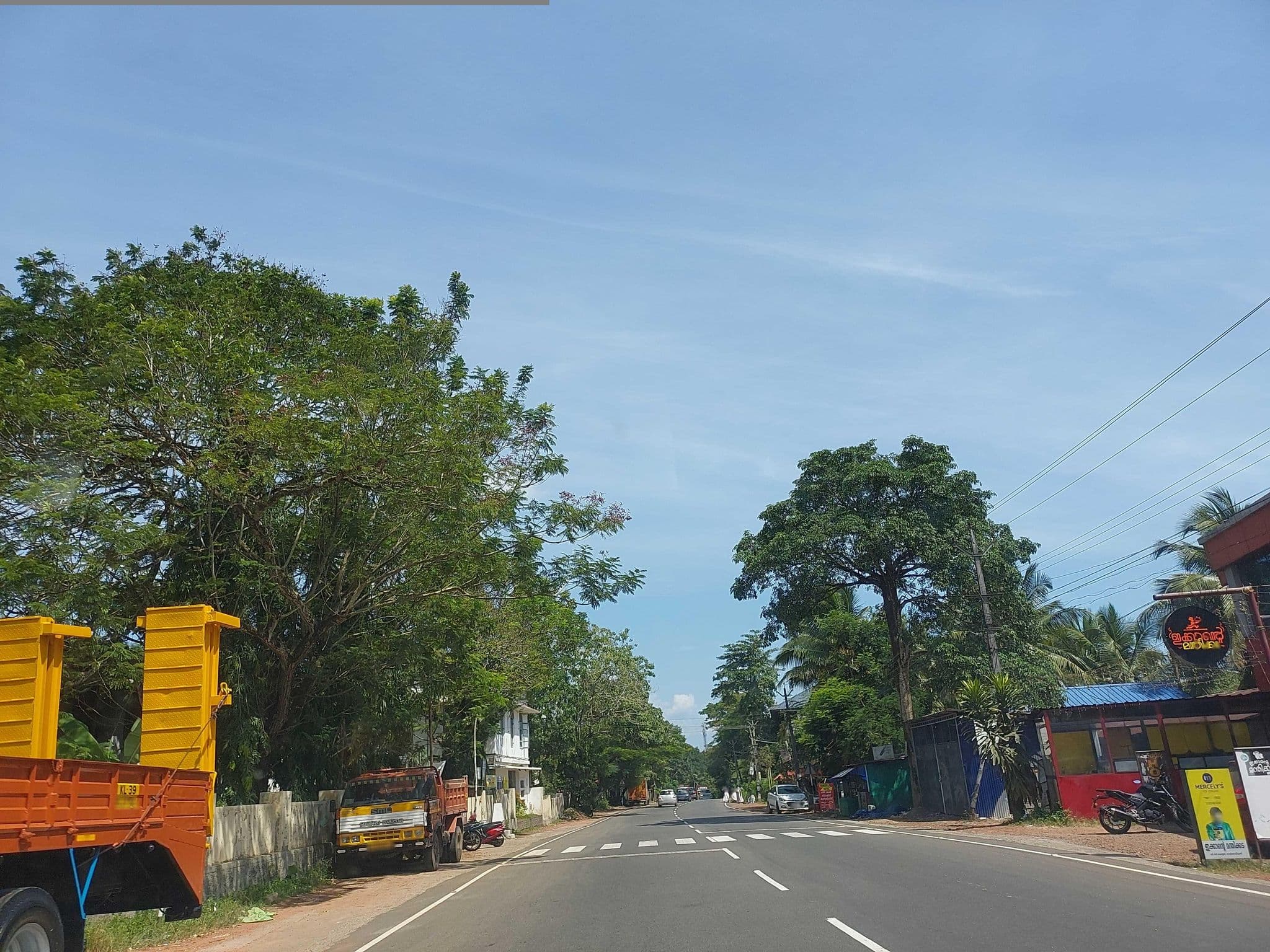 Street view near Hotel Ikkante Mandhikada, Piravam — © V15 (CC BY-SA · Mapillary)