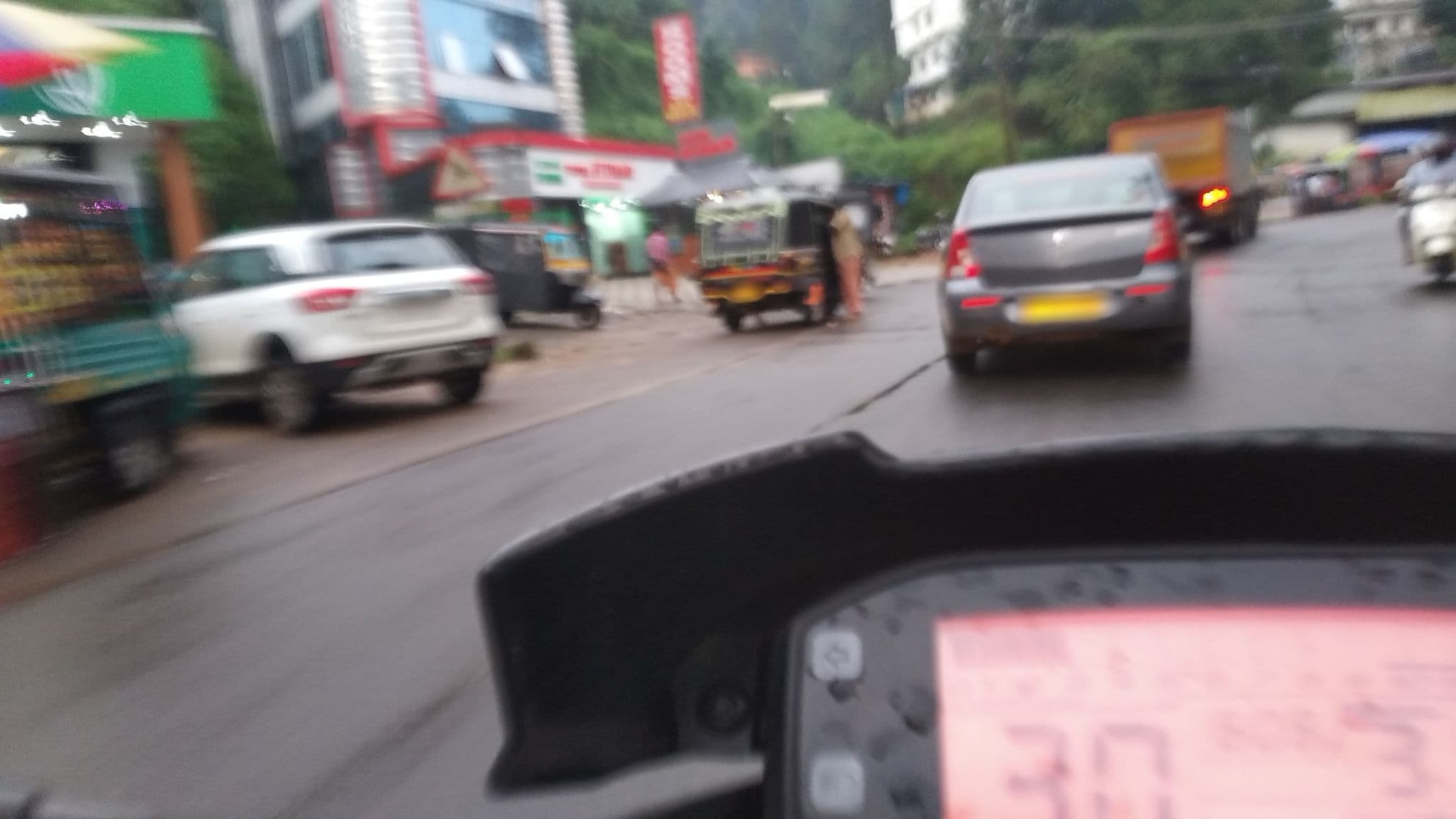 Street view near aiwa, Munnar