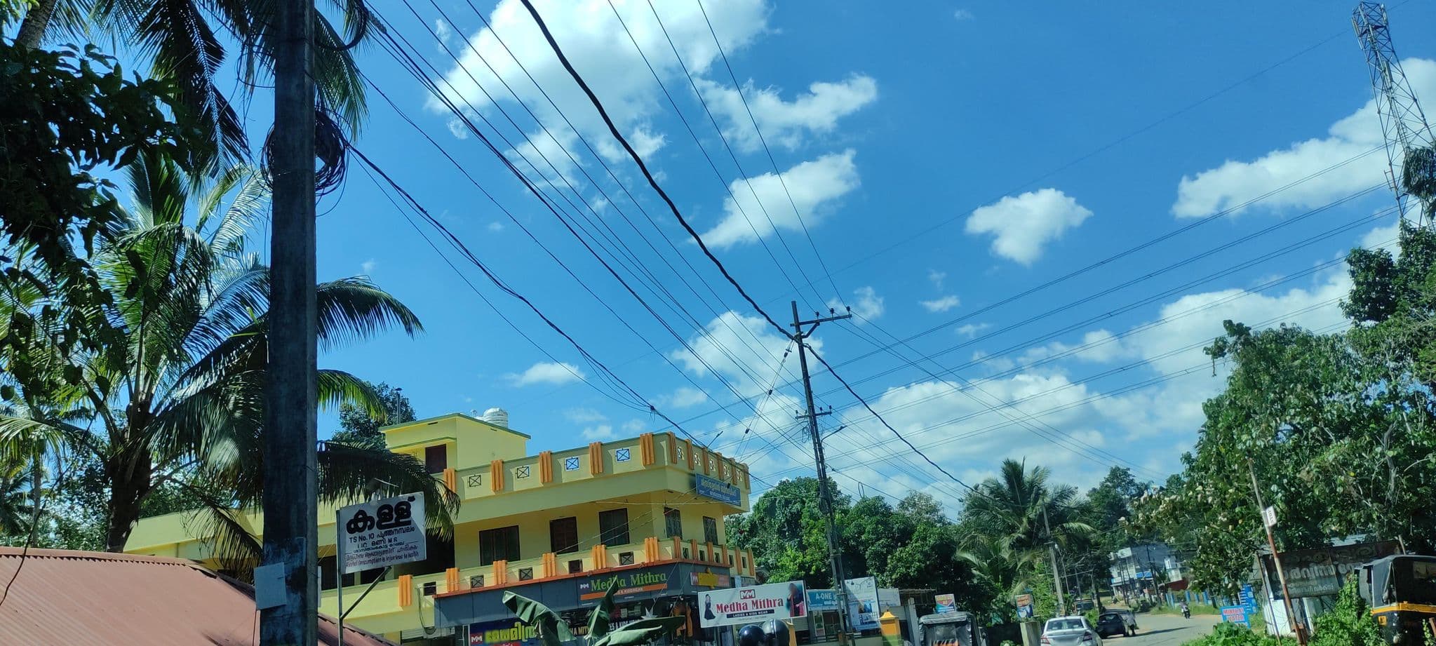 Street view near Esquire business hotel with bar Kadampanad, Adūr — © V15 (CC BY-SA · Mapillary)