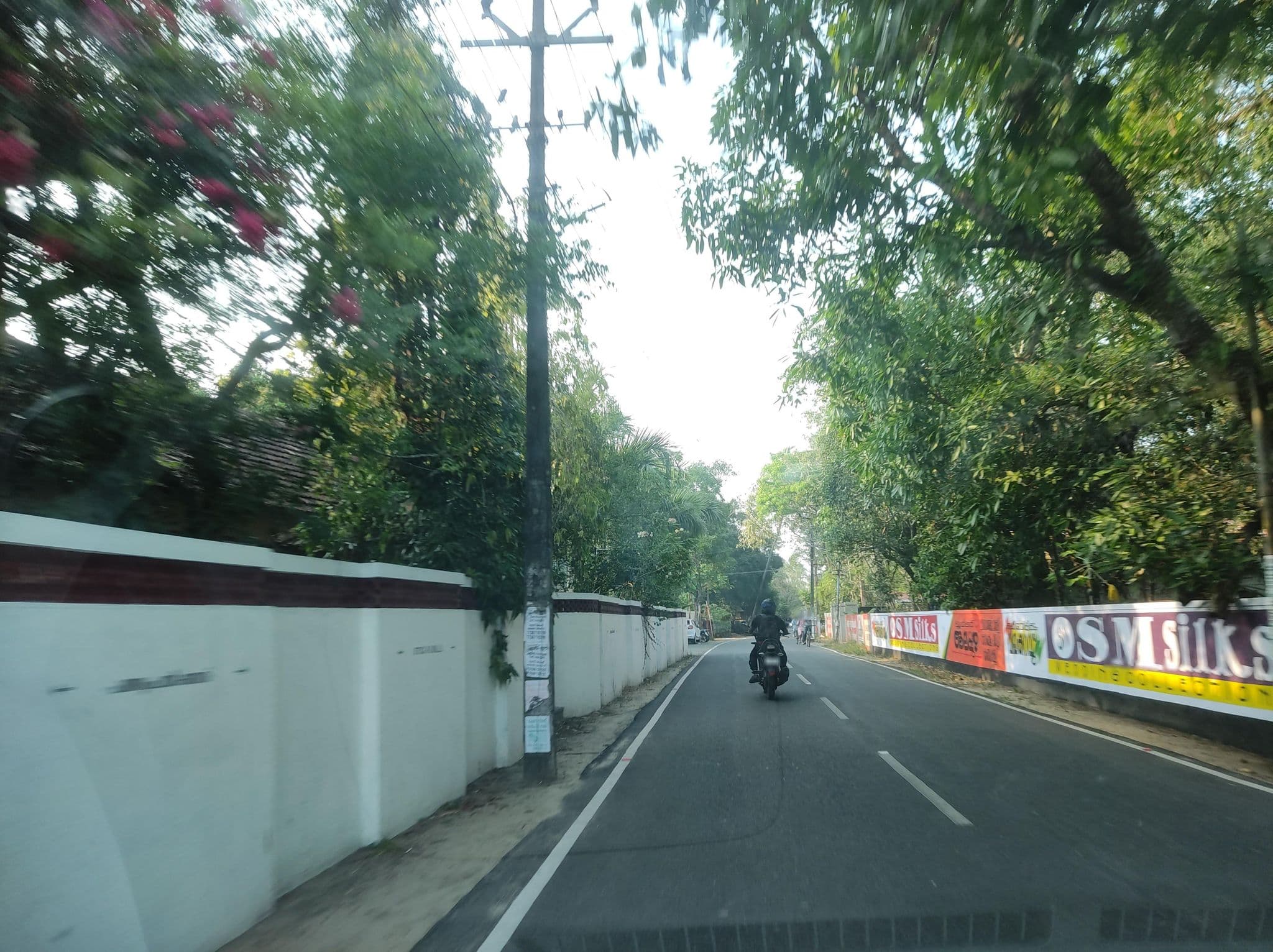 Street view near Flemingo resortt, Kalavoor — © V15 (CC BY-SA · Mapillary)