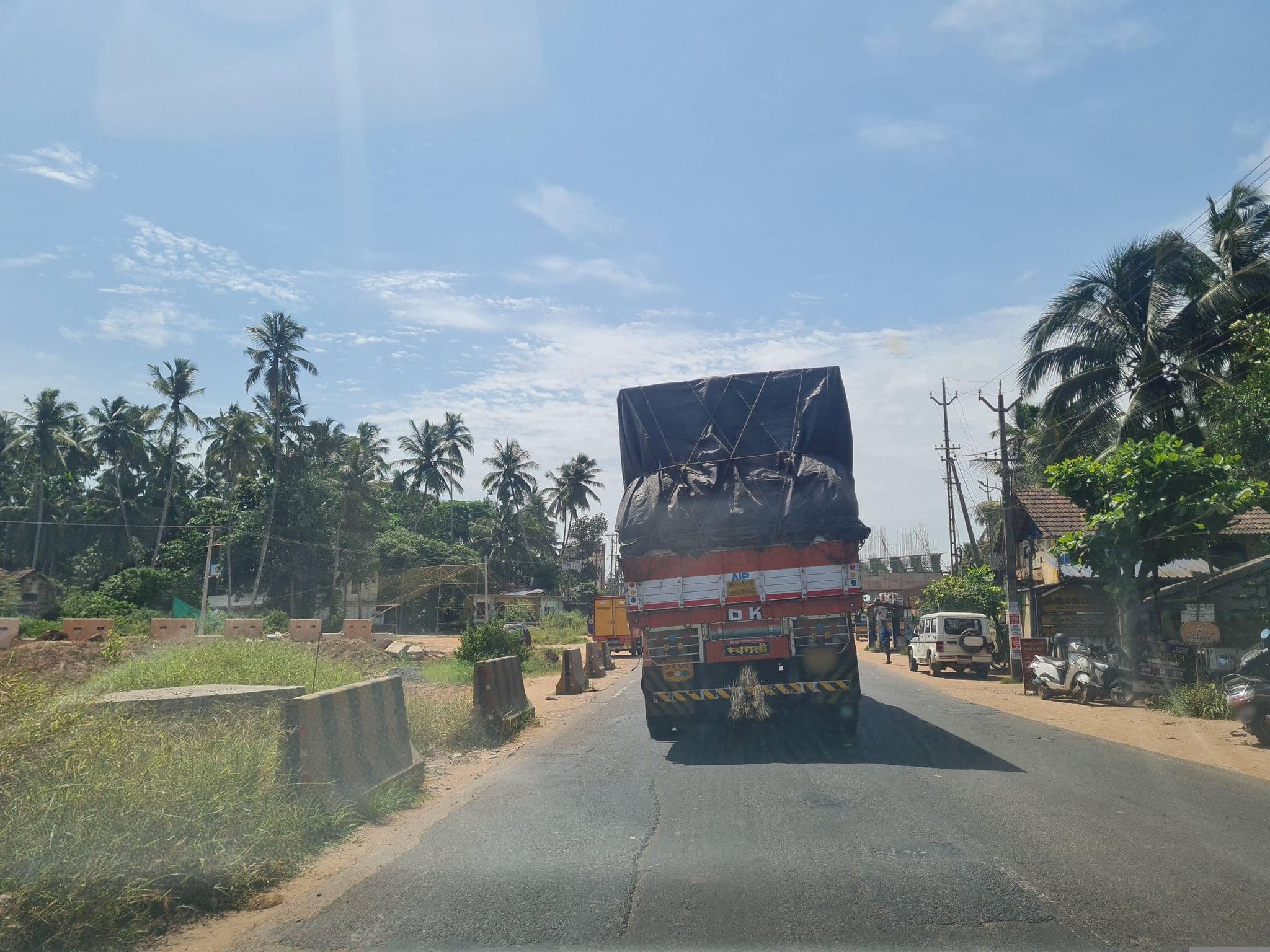 Street view near Prabitha Hotel, Chēmanchēri — © dinshkm (CC BY-SA · Mapillary)