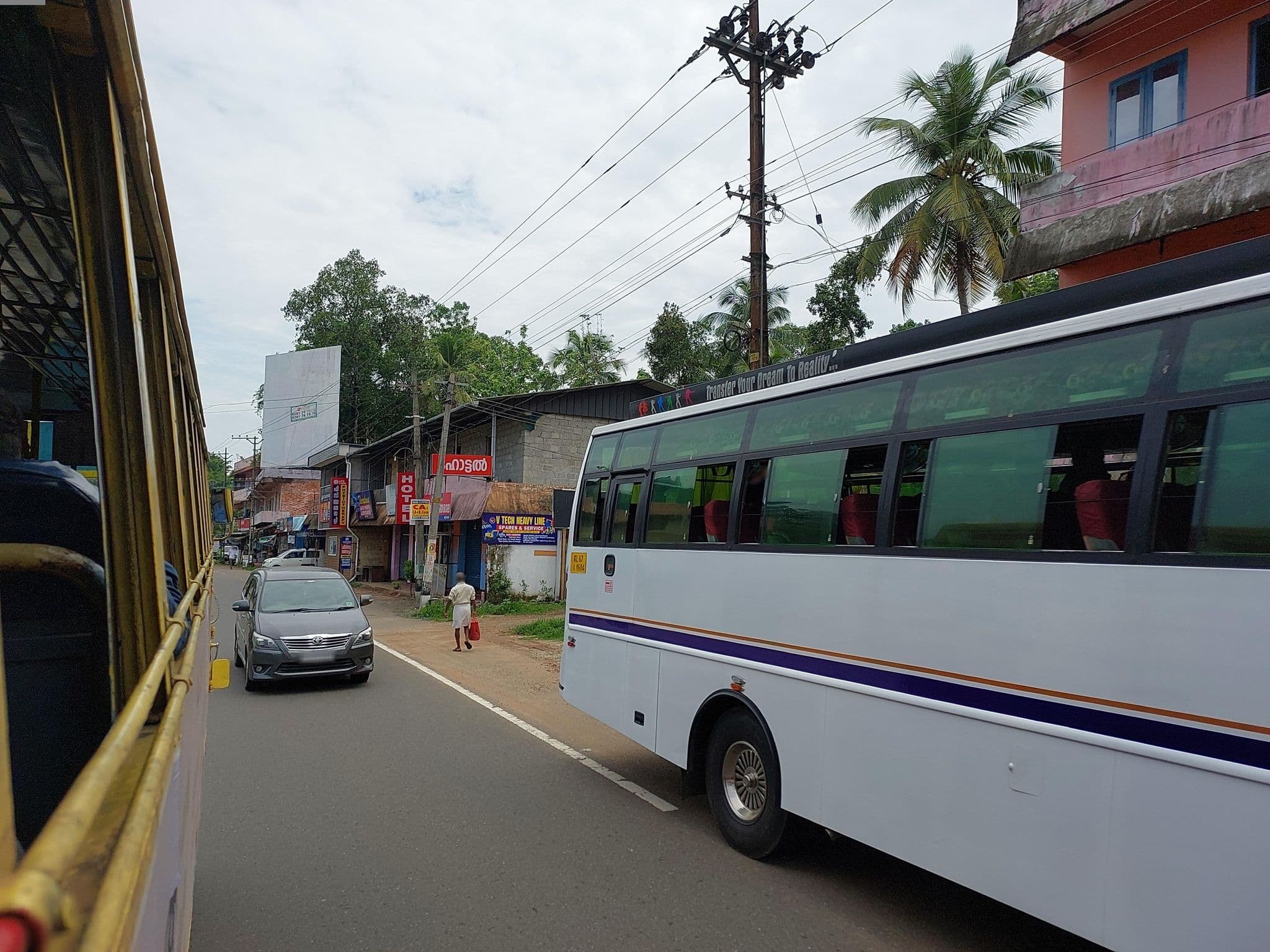 Street view near Rahul Hotel, Adūr — © V15 (CC BY-SA · Mapillary)