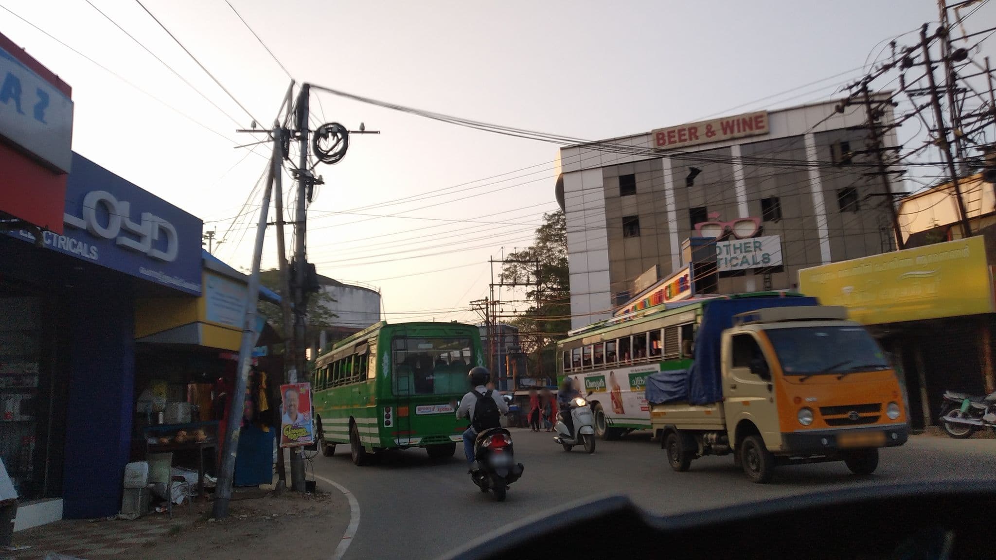 Street view near Ifthar Hotel, Kochi — © jothishbabu (CC BY-SA · Mapillary)