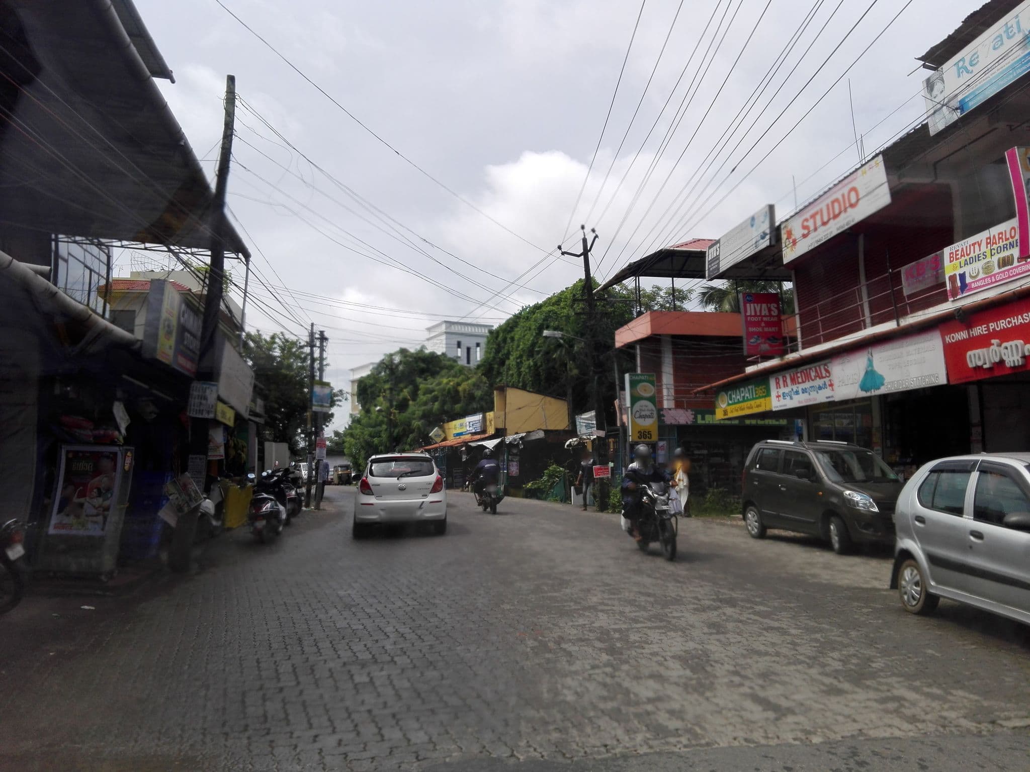 Street view near kuzhimanthi hotel, Kakkanad — © arun6723 (CC BY-SA · Mapillary)