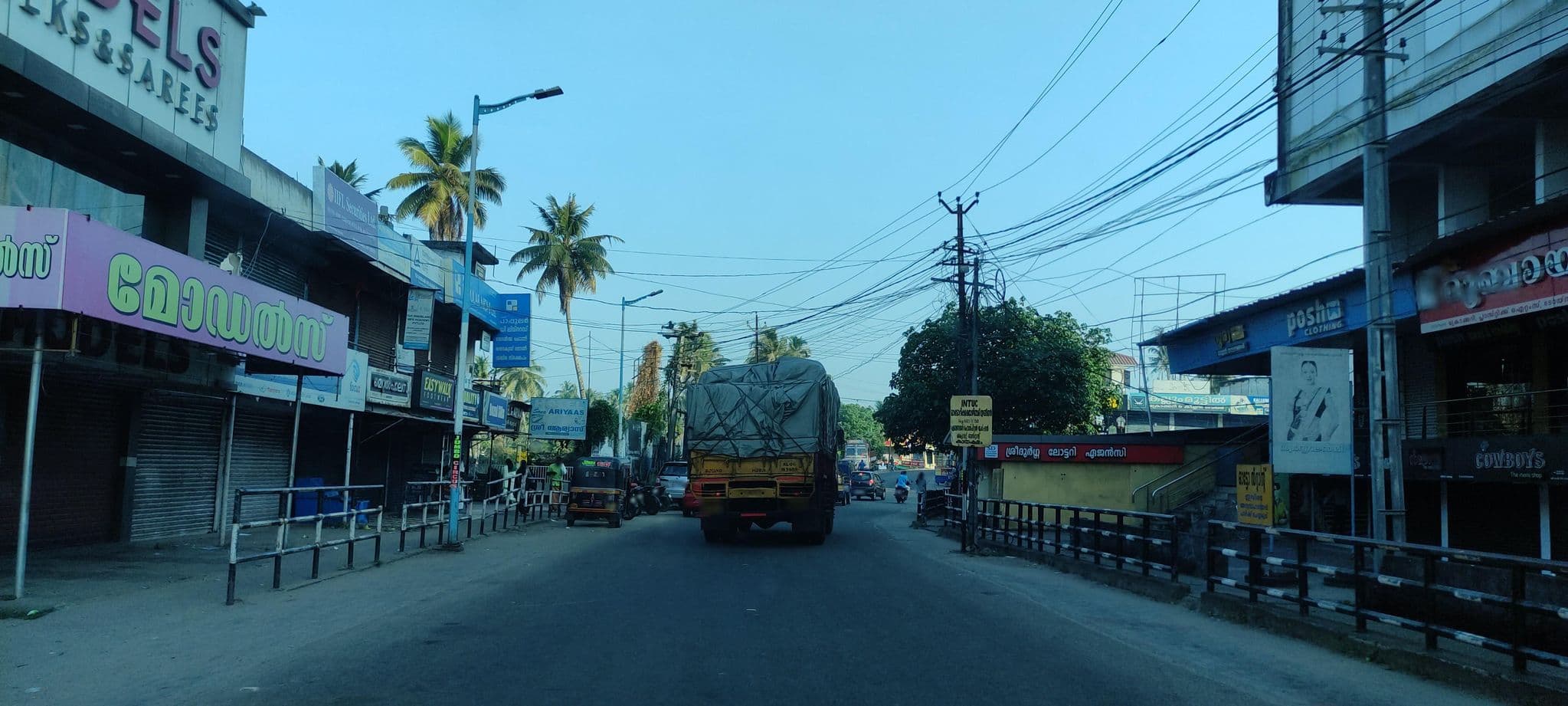 Street view near Hotel Ariyaas, Pattiyūrgrāmam — © V15 (CC BY-SA · Mapillary)