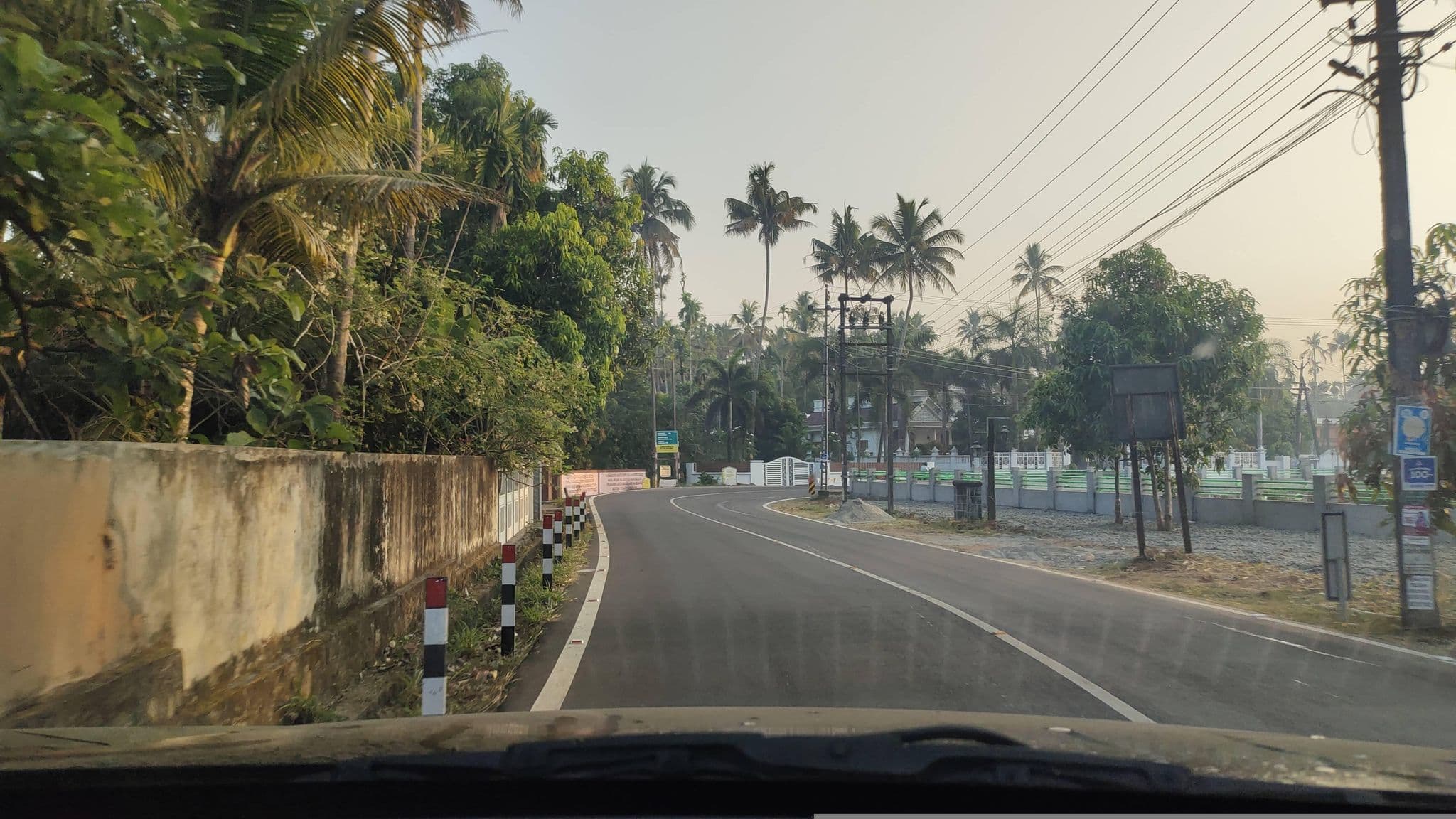 Street view near taste of kerala, Vadapādam — © tellmanu (CC BY-SA · Mapillary)