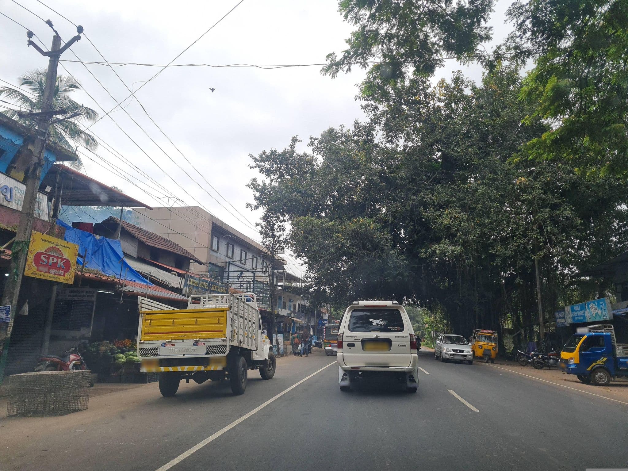Street view near Grand Hotel, Mahē — © dinshkm (CC BY-SA · Mapillary)