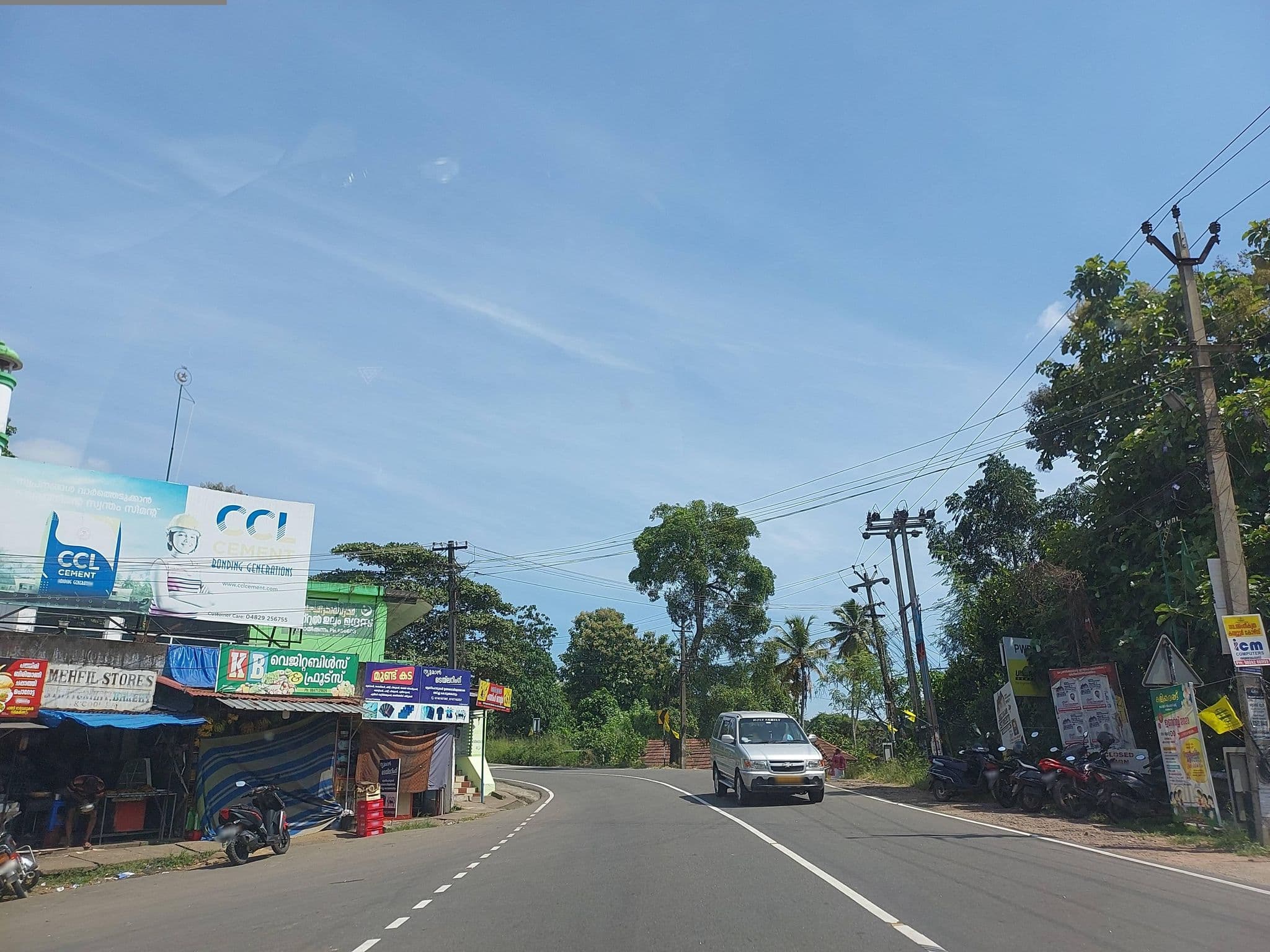 Street view near Hotel Chinnus, Piravam — © V15 (CC BY-SA · Mapillary)