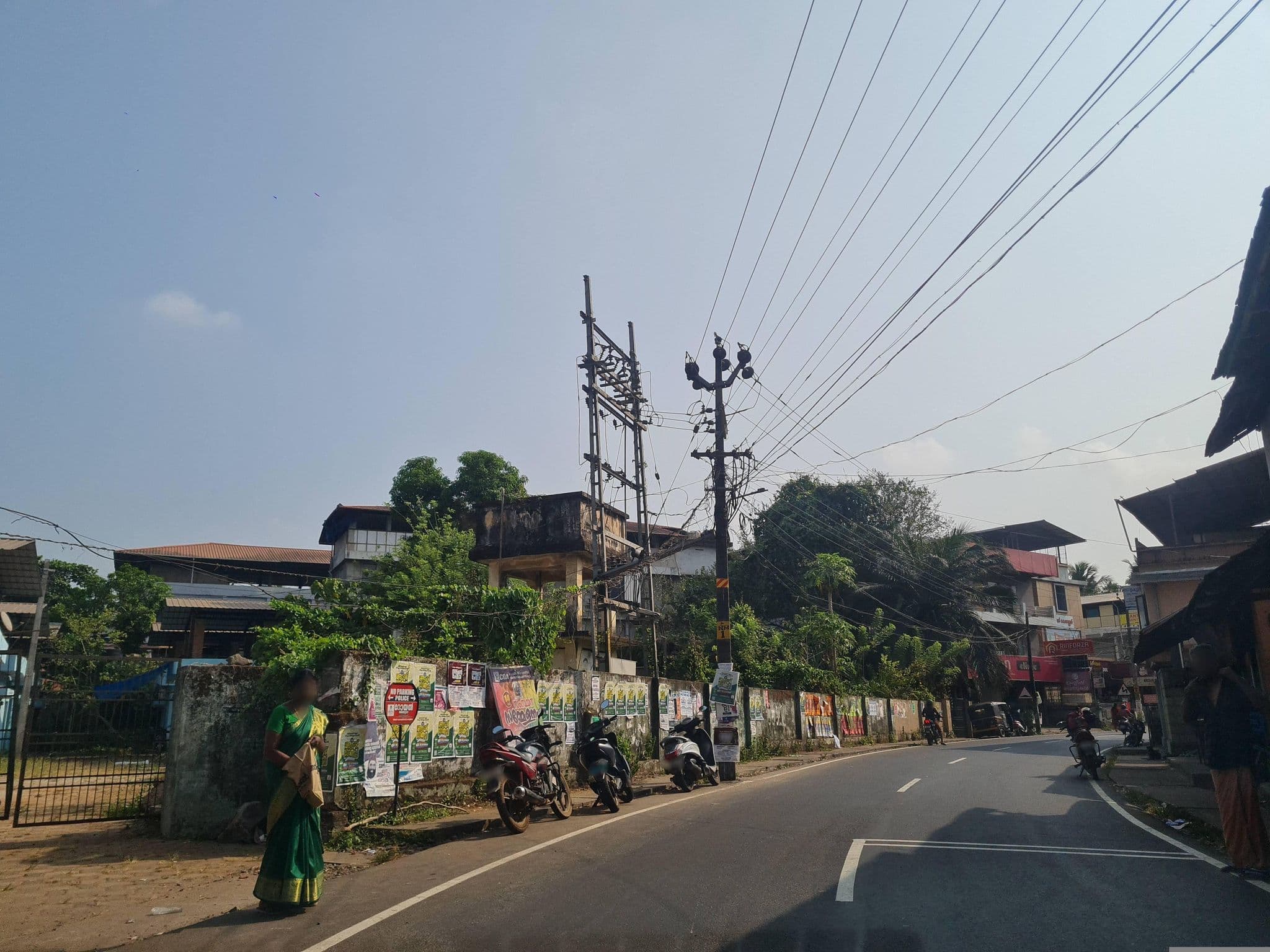 Street view near Hotel Athulya, Kuruvattūr — © dinshkm (CC BY-SA · Mapillary)
