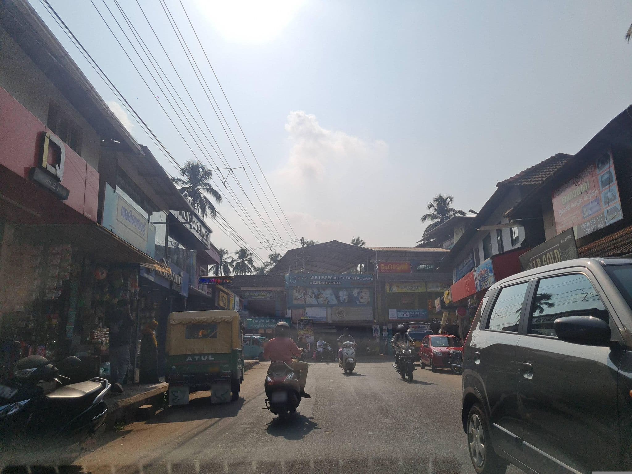 Street view near royal palace, Kuruvattūr — © dinshkm (CC BY-SA · Mapillary)