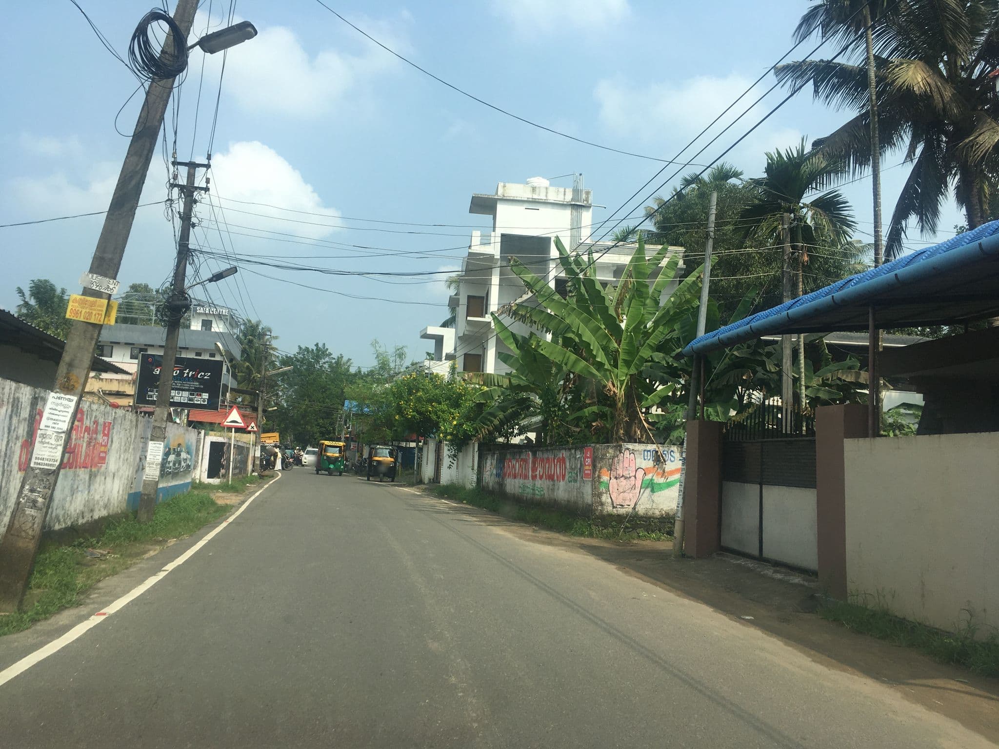 Street view near New Post Graduate Gents Hostel Edapaaly, Cheranellūr — © livableurbanism (CC BY-SA · Mapillary)