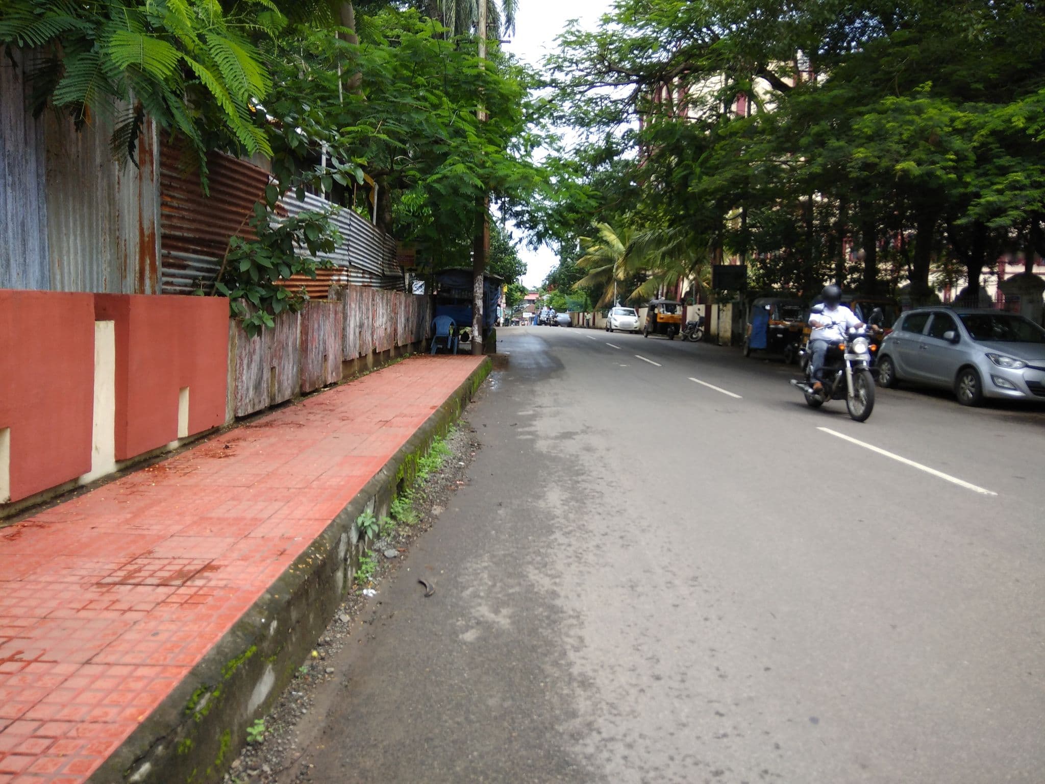 Street view near PWD Rest house, Veluthūr — © manojkmohan (CC BY-SA · Mapillary)