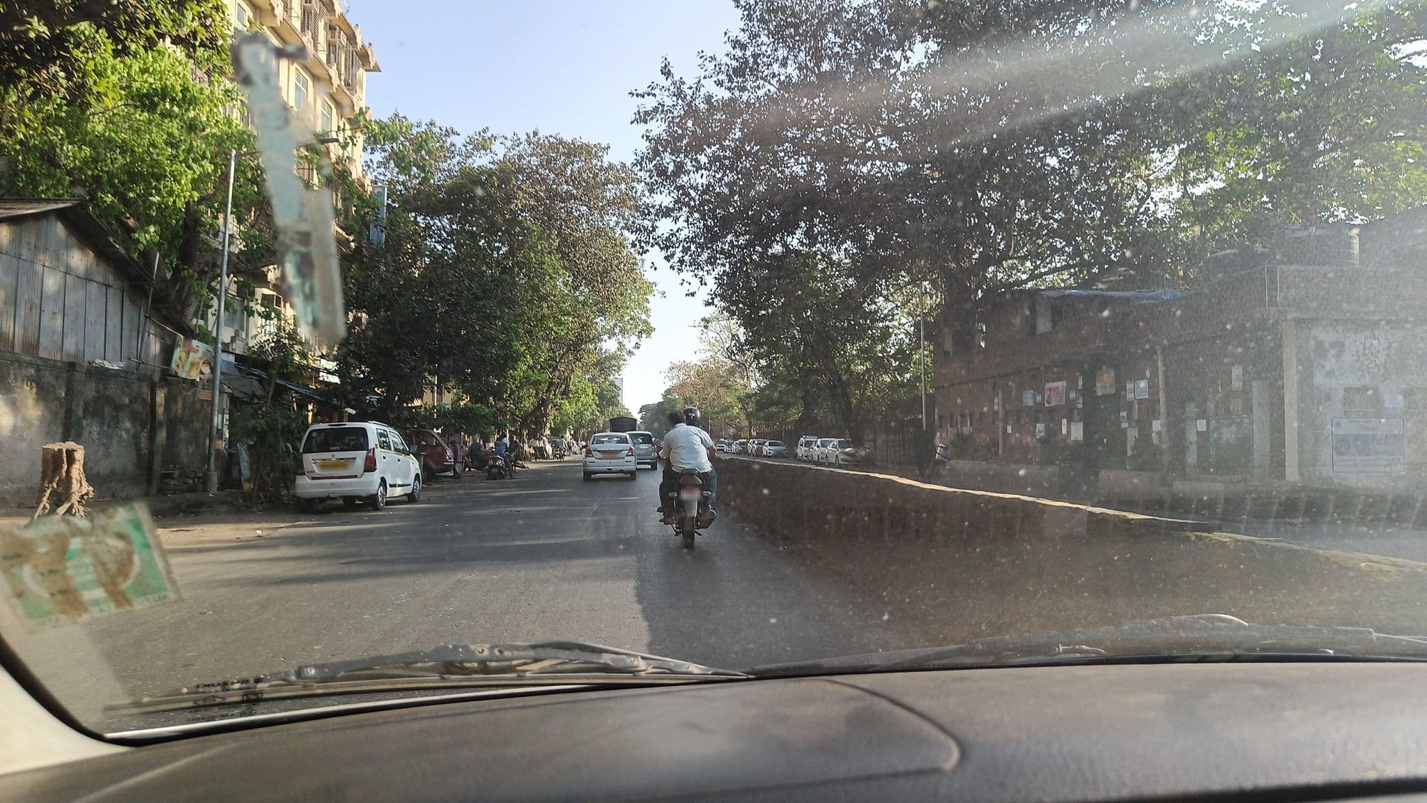 Street view near Elphinstone Hotel, Kegaon — © varunbhakhri (CC BY-SA · Mapillary)