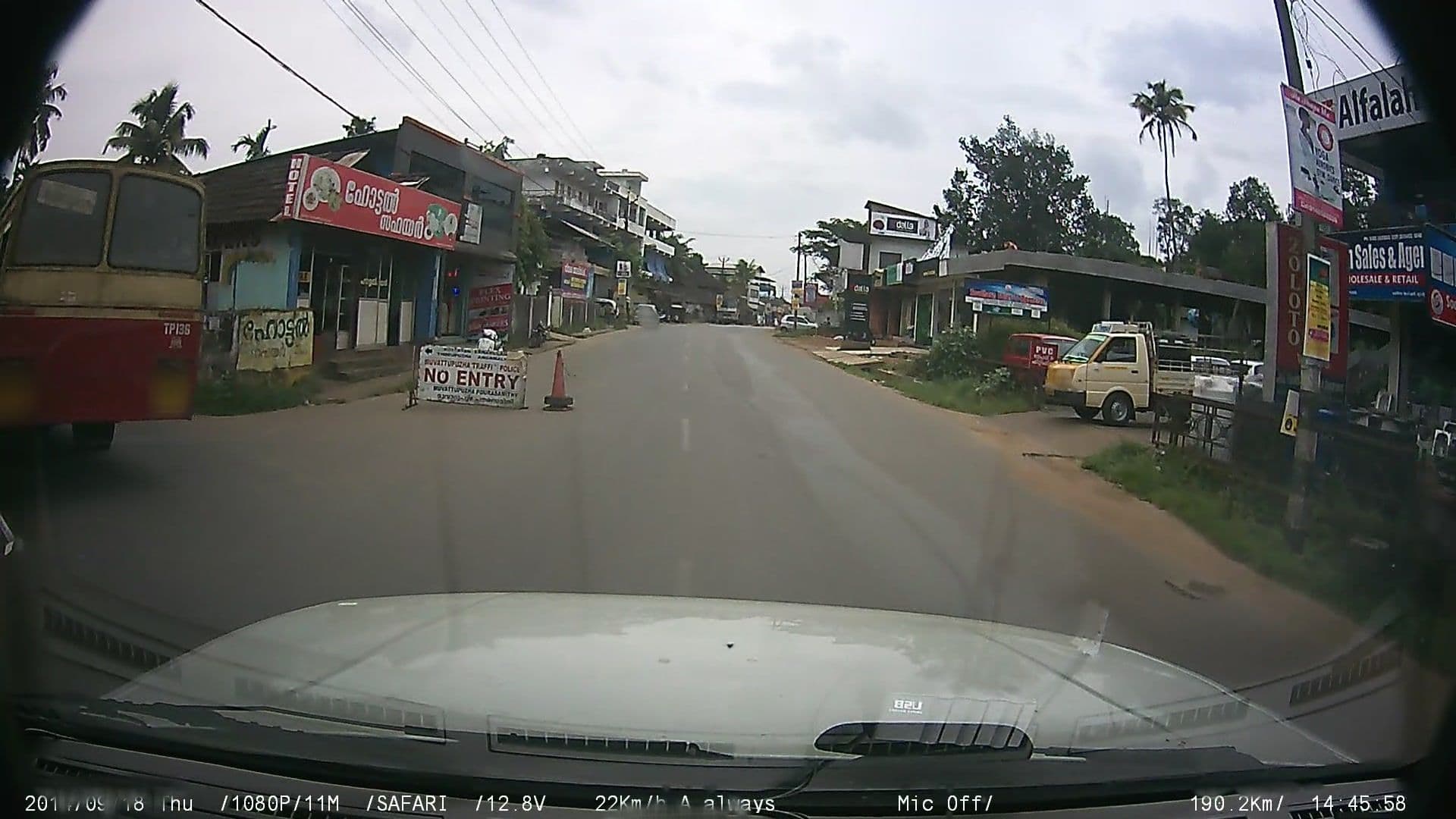 Street view near HOTEL RAHMATH, Mūvattupula — © johnichan (CC BY-SA · Mapillary)