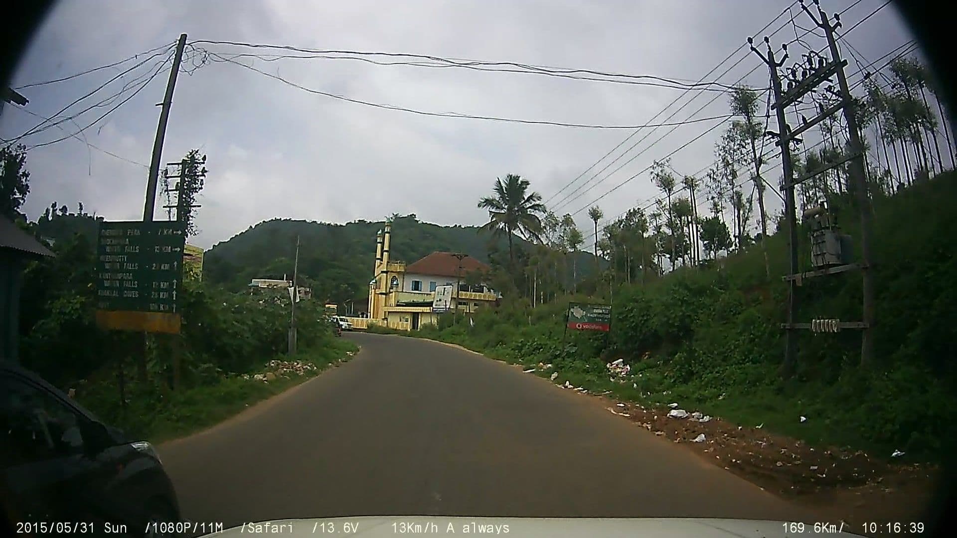 Street view near Naduvath kitchen, Kalpatta — © johnichan (CC BY-SA · Mapillary)