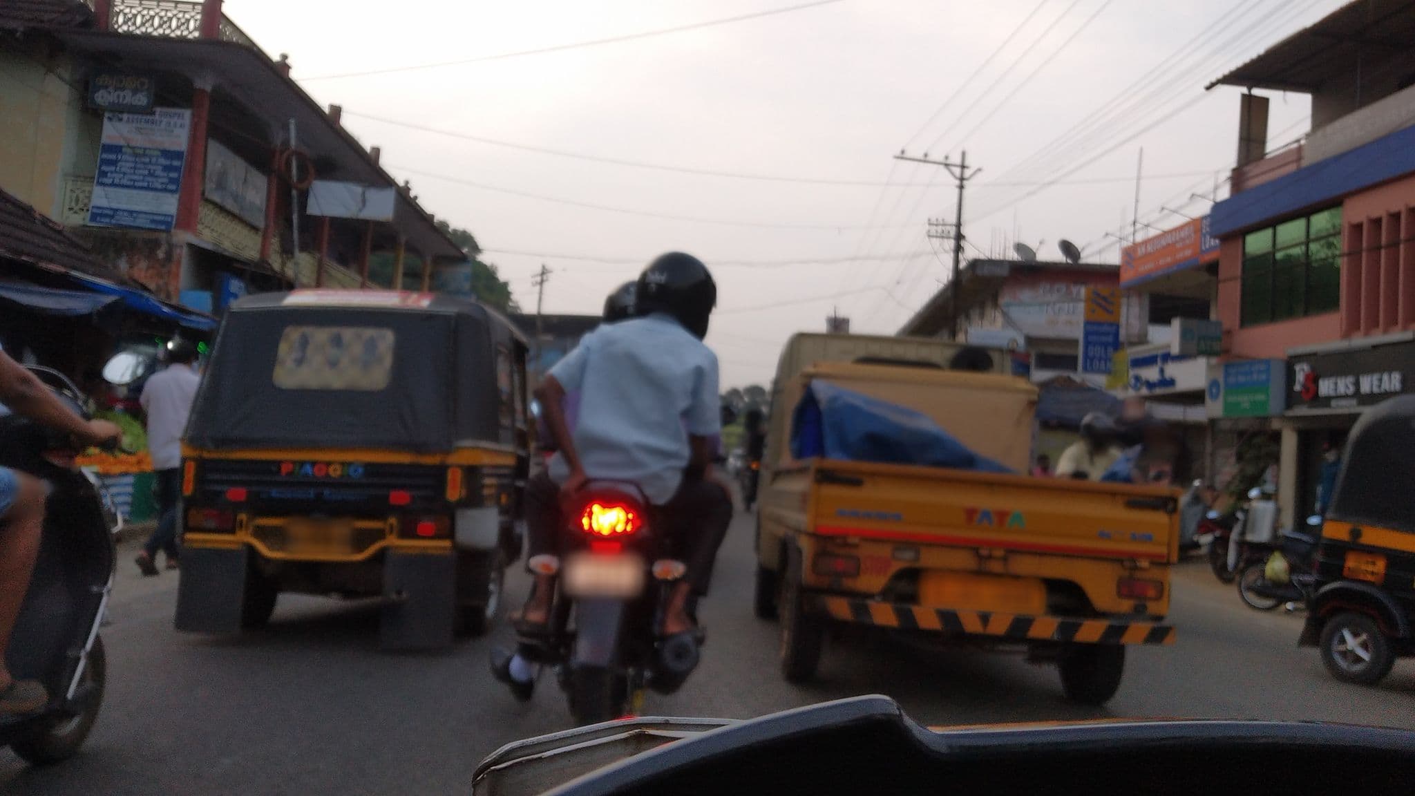 Street view near Janani Tourist Home, Vijayapuram — © jothishbabu (CC BY-SA · Mapillary)
