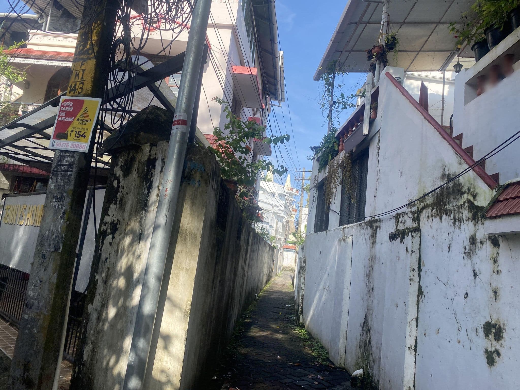 Street view near Niya Nest, Vypīn — © raposa (CC BY-SA · Mapillary)
