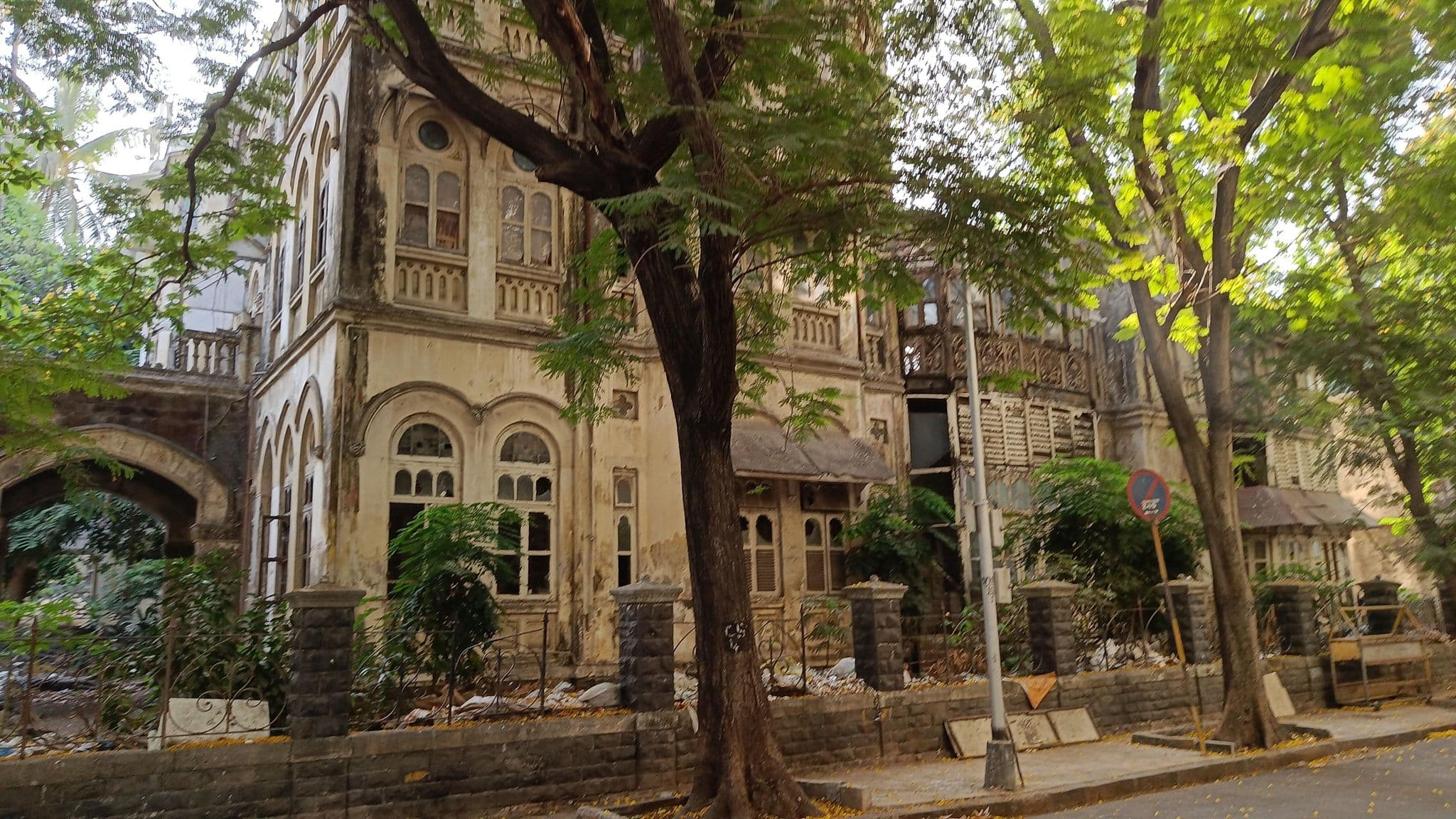 Street view near Bombay YMCA Central Branch, Kegaon — © varunbhakhri (CC BY-SA · Mapillary)