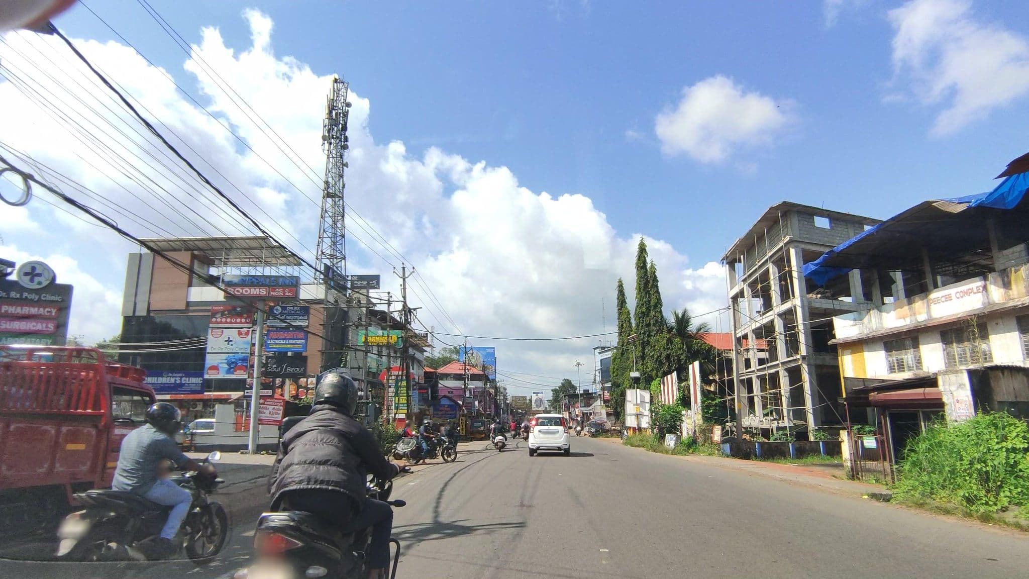 Street view near Karippals Inn, Perumbaikad — © V15 (CC BY-SA · Mapillary)