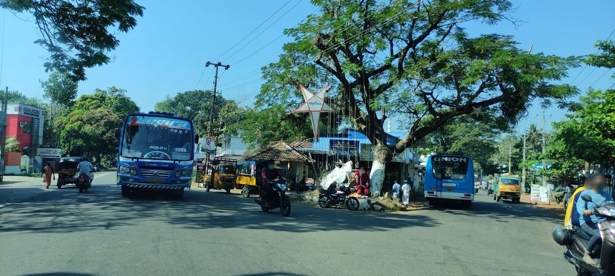 Street view near swagath hitel anjilimood, Thodiyoor — © V15 (CC BY-SA · Mapillary)
