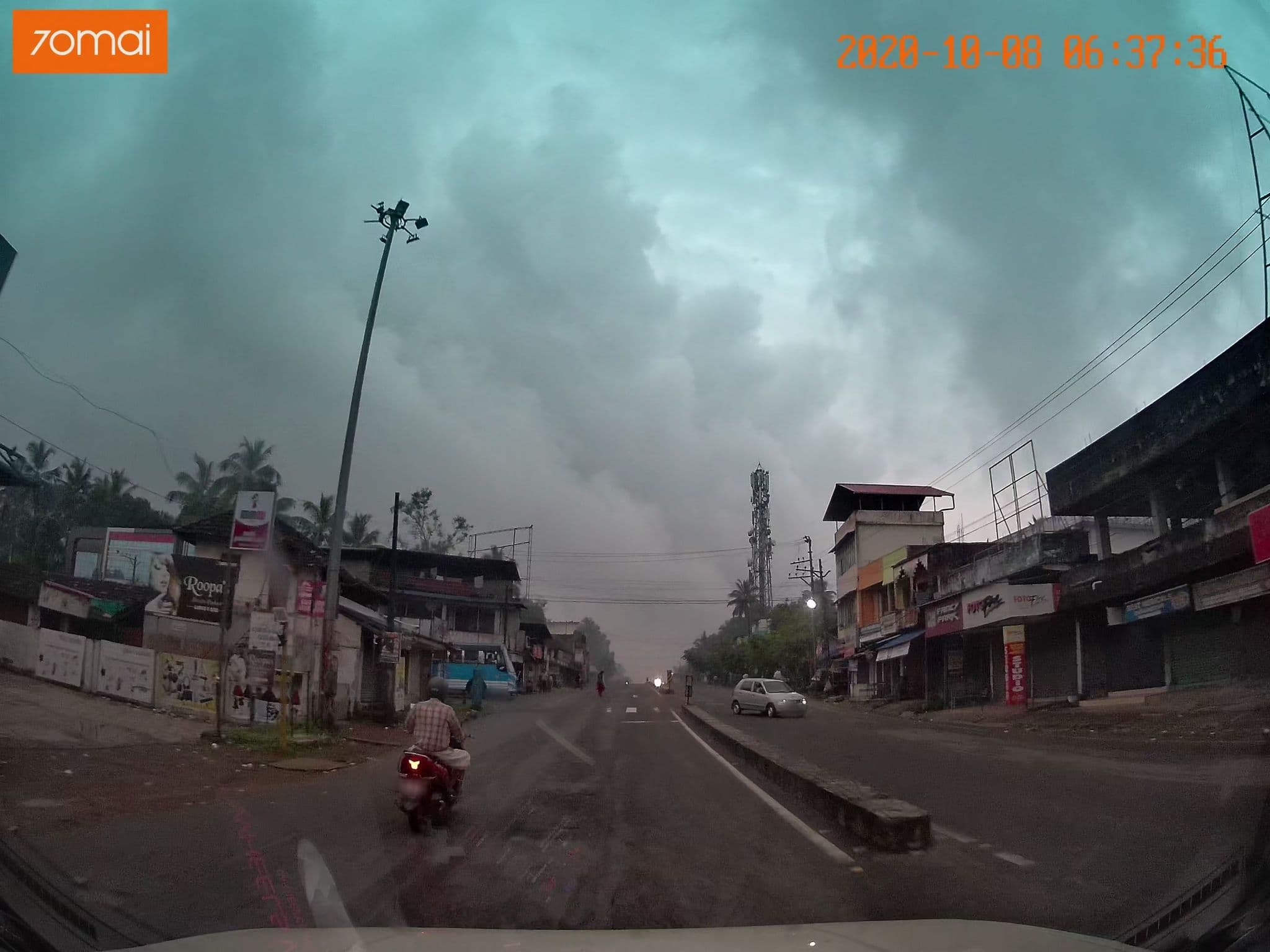 Street view near Darshana Hotel, Kaiparamba — © johnichan (CC BY-SA · Mapillary)