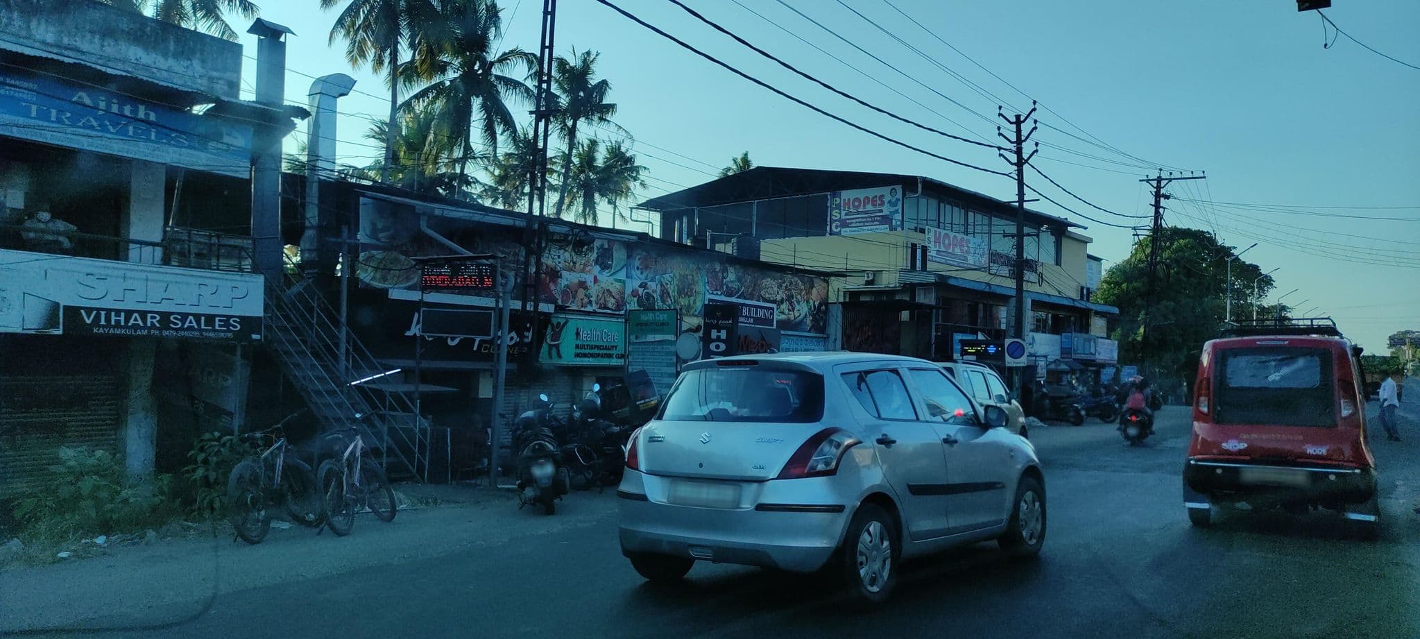 Street view near King Food Corner, Pattiyūrgrāmam — © V15 (CC BY-SA · Mapillary)