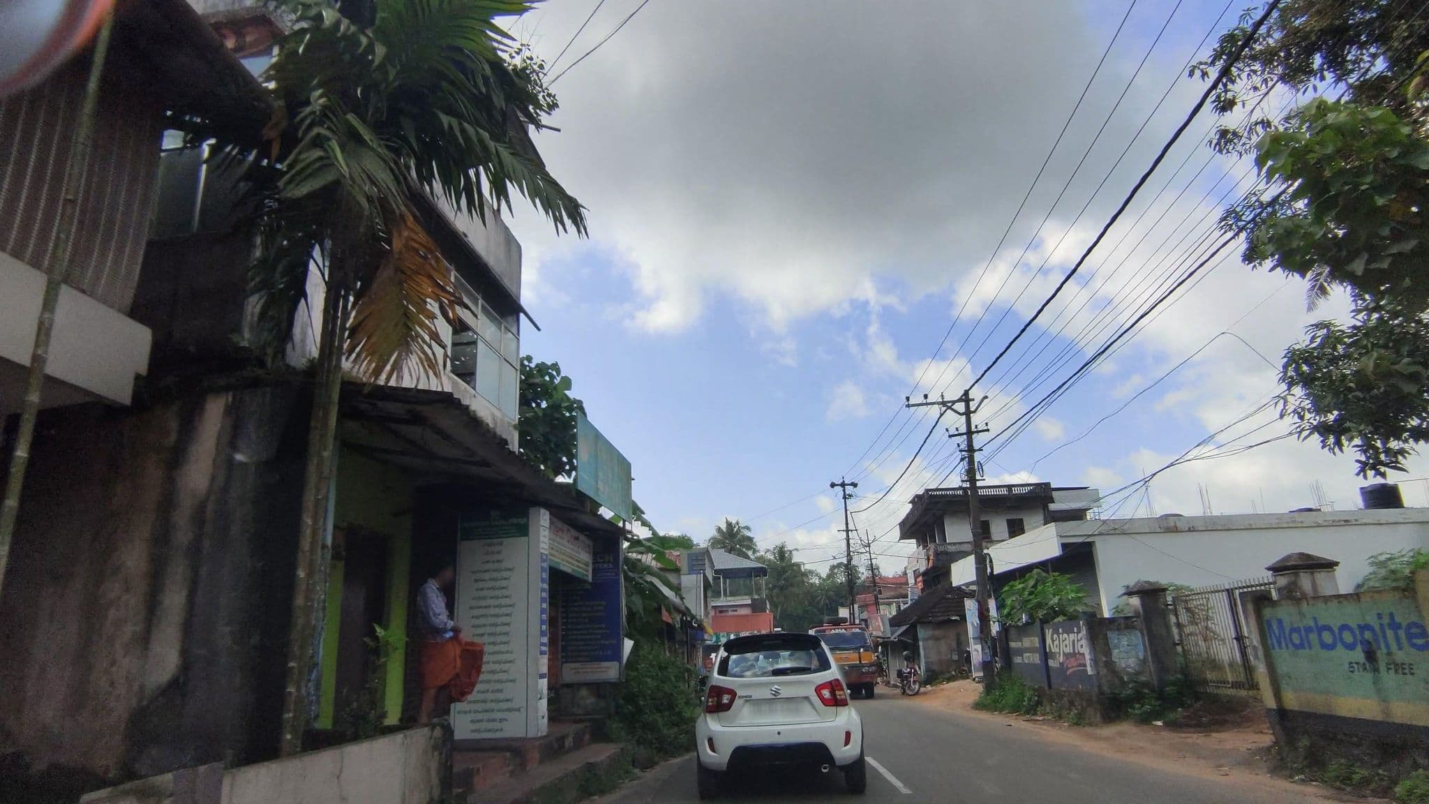 Street view near Dhwaraka Hotel, Ettumānūr — © V15 (CC BY-SA · Mapillary)