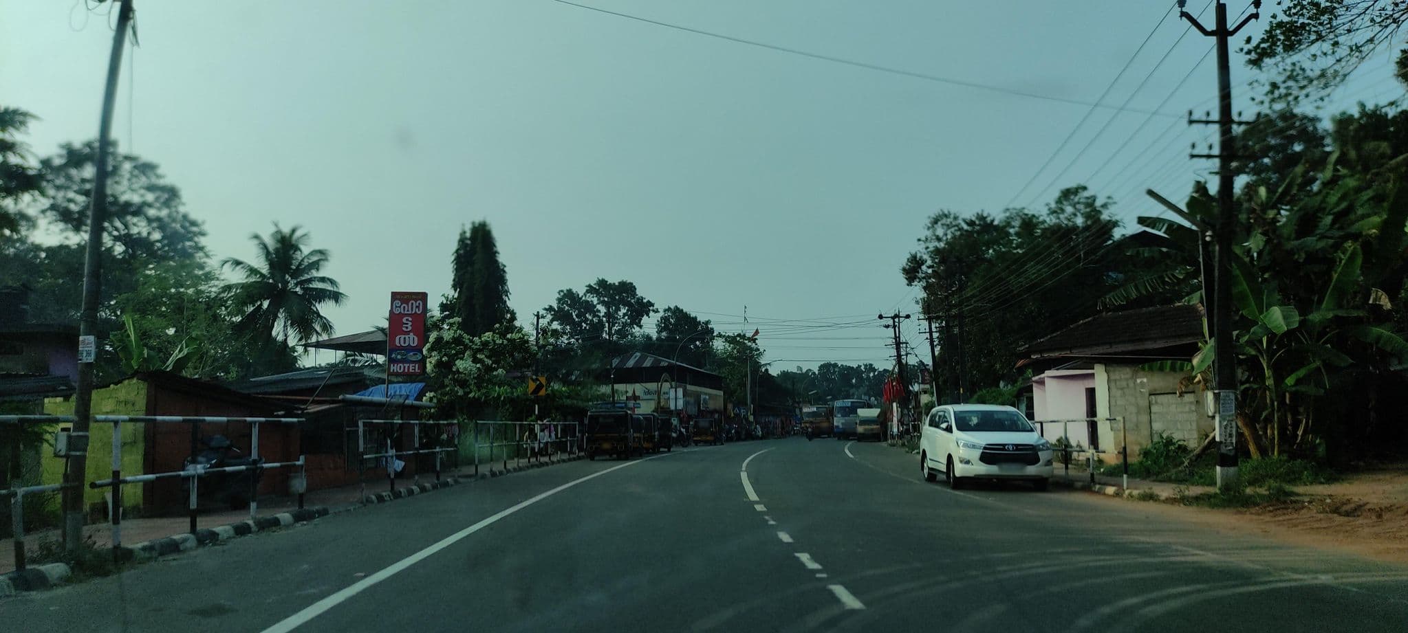 Street view near Lekshmi Hotel, Adūr — © V15 (CC BY-SA · Mapillary)