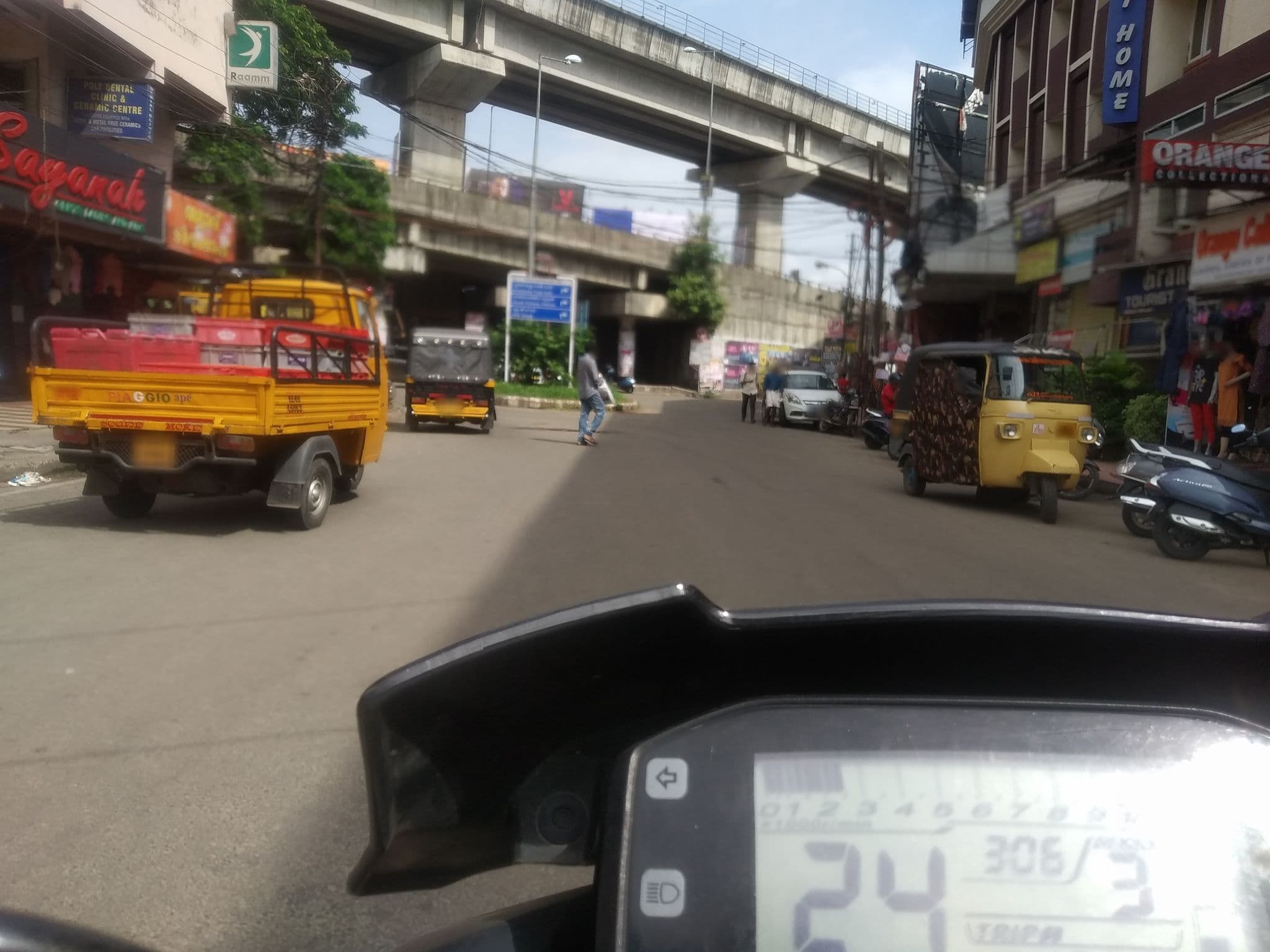 Street view near Grand Tourist Home, Kanayannur