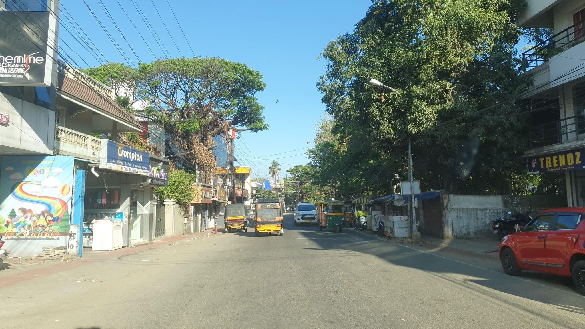 Street view near Kebab shak, Kochi — © nmldvn04 (CC BY-SA · Mapillary)