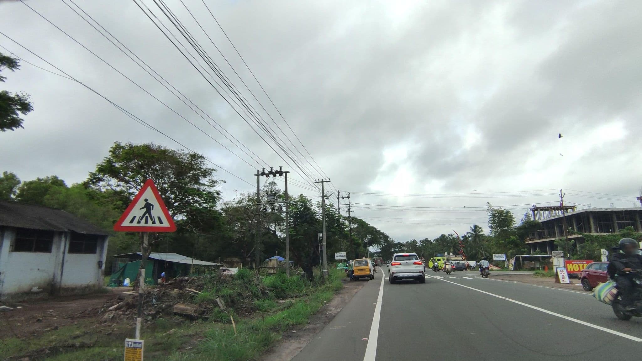 Street view near Padmanabha Hotel, Srīkandamangalam — © V15 (CC BY-SA · Mapillary)