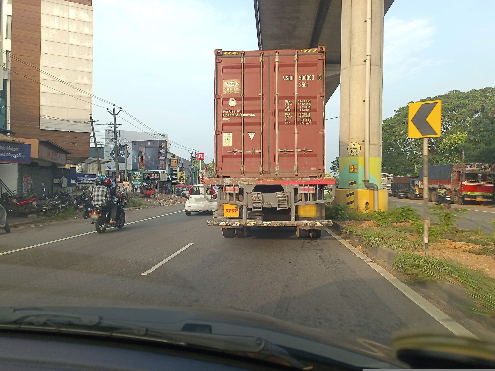 Street view near Manjali Biriyani House, Choornikkara — © gnoeee (CC BY-SA · Mapillary)