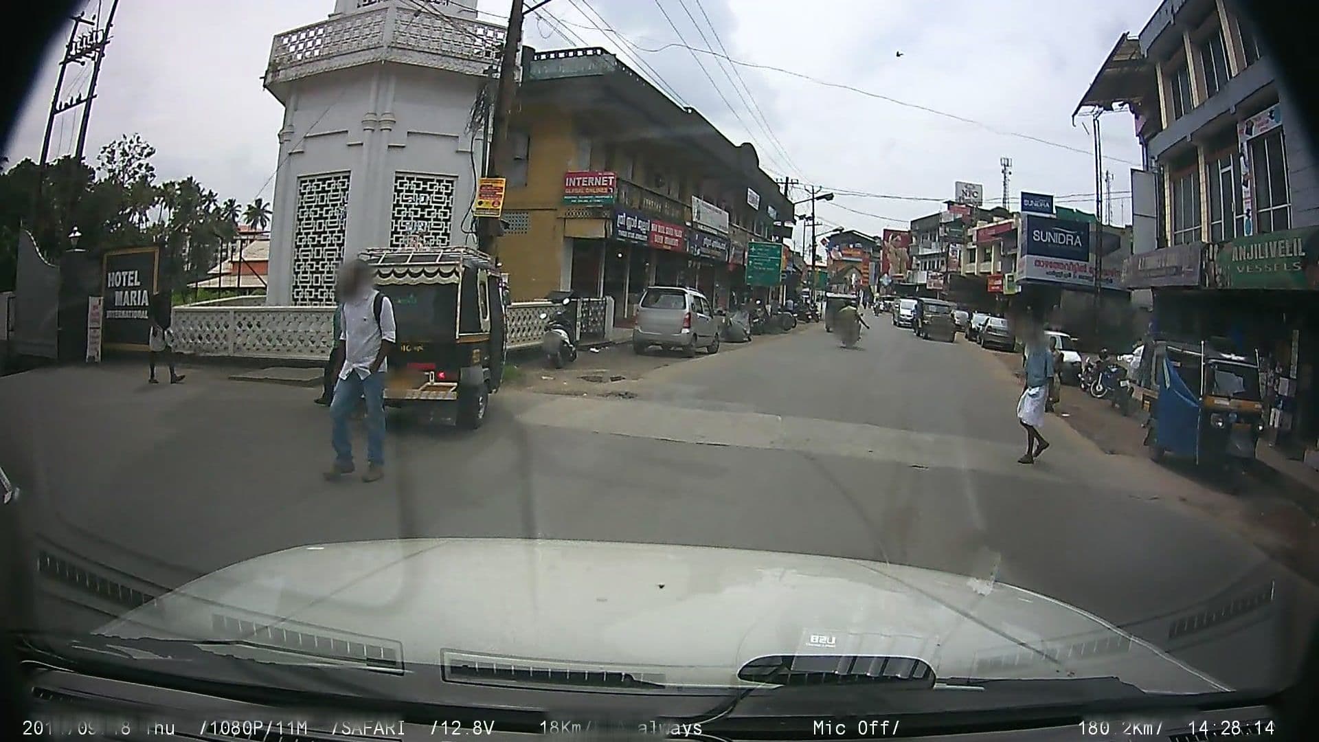 Street view near Hotel Mariya International BAR, Kotamangalam — © johnichan (CC BY-SA · Mapillary)