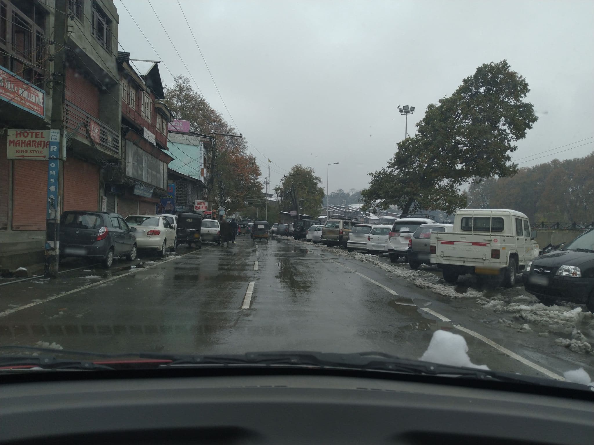 Street view near Hotel Maharaja, Srinagar — © thevikas (CC BY-SA · Mapillary)