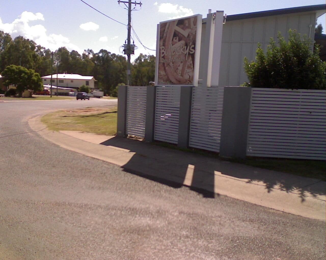 Street view near Bullocky's Rest Motel, Miles — © bob3bob3 (CC BY-SA · Mapillary)