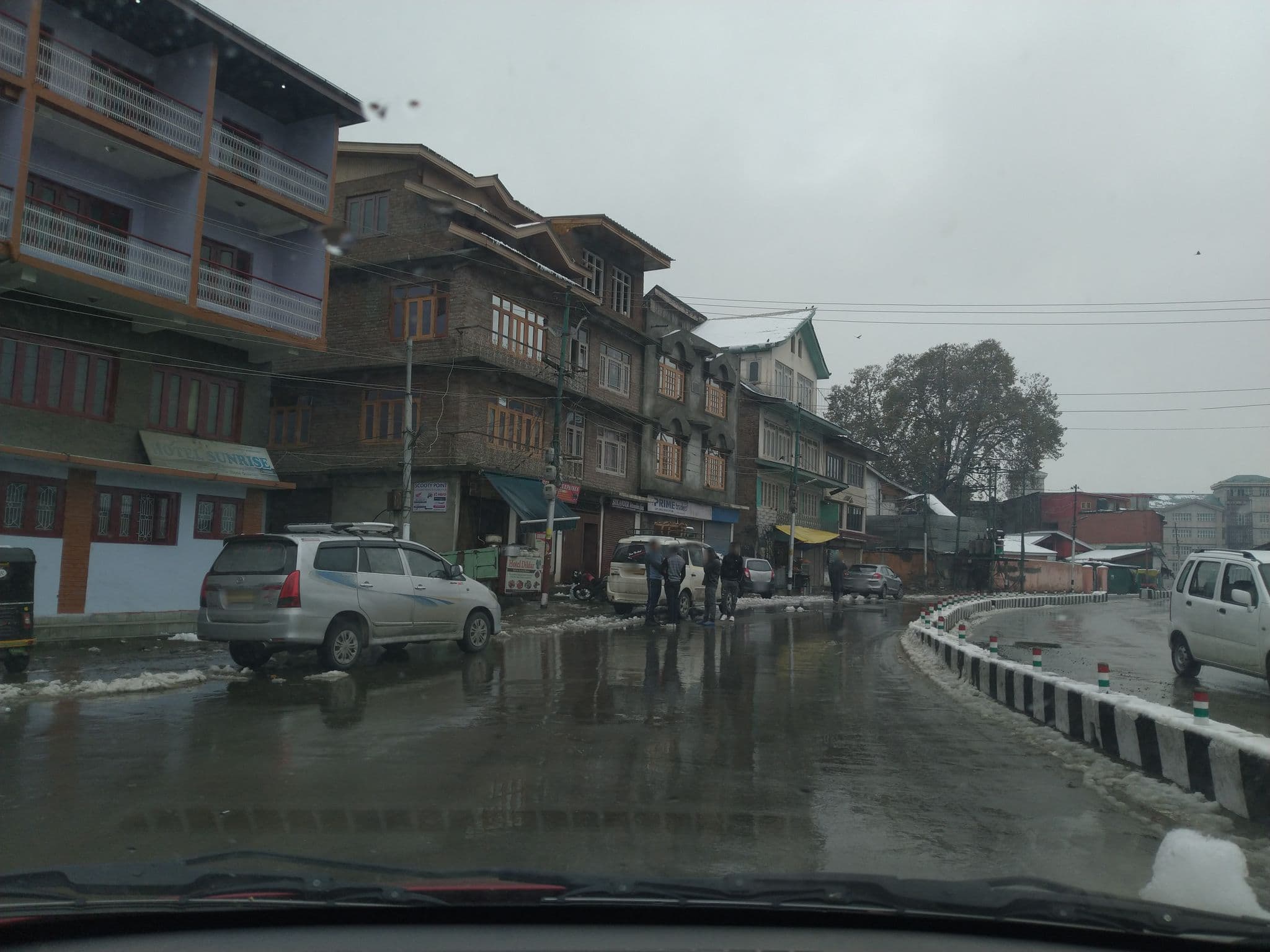 Street view near Hotel Sunrise Lal Mandi, Srinagar — © thevikas (CC BY-SA · Mapillary)
